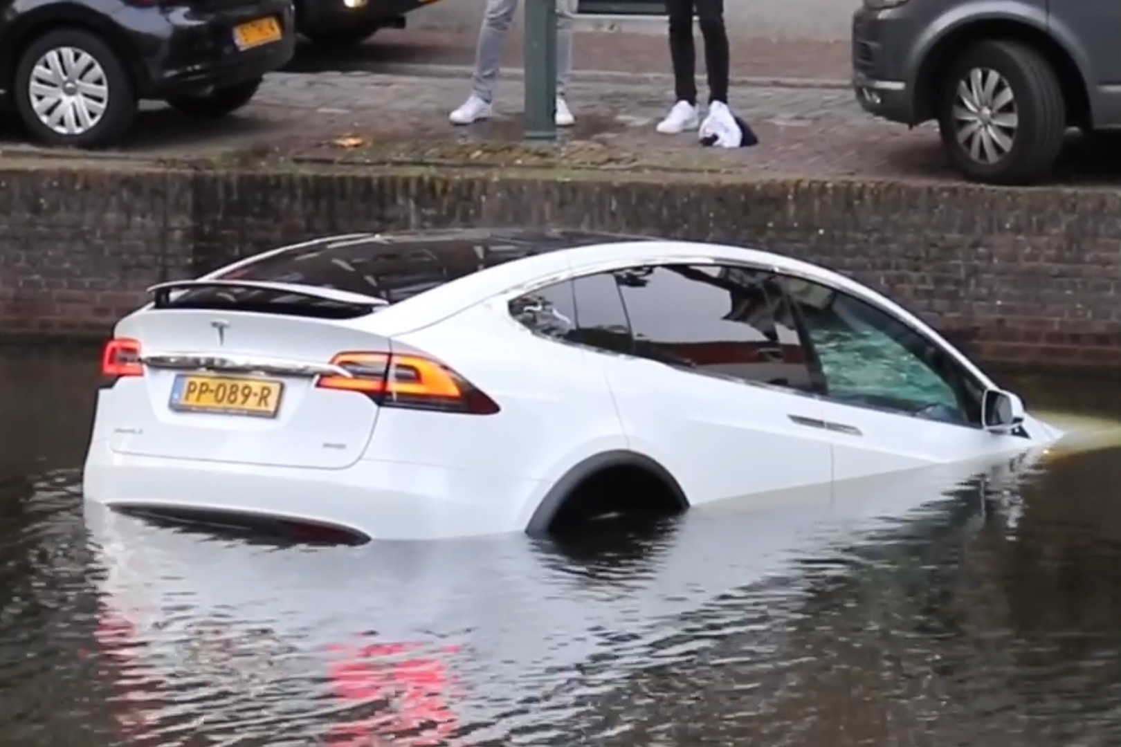 ha lan,  tesla,  xe dien,  ev,  doanh so anh 1