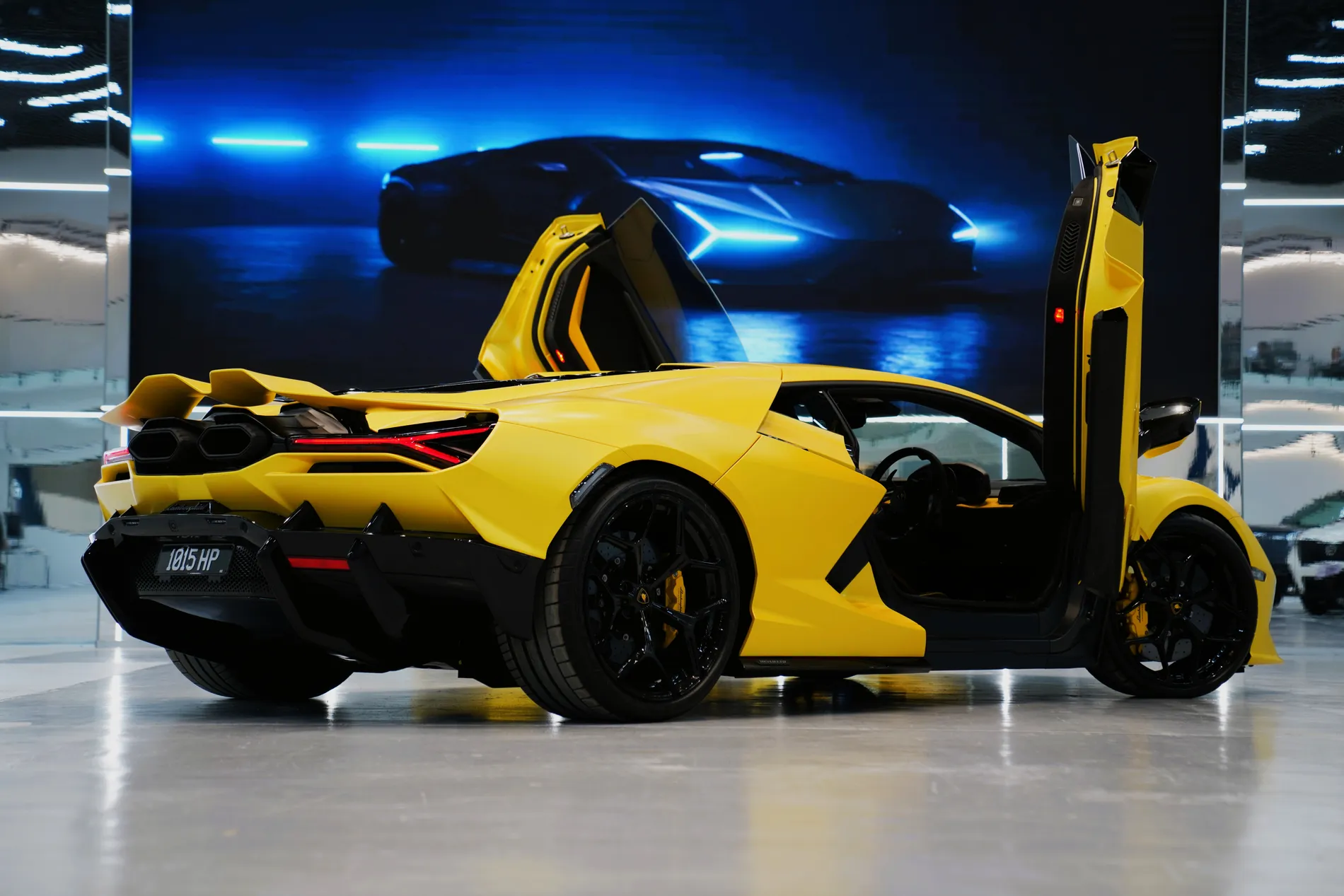 lamborghini,  revuelto,  lamborghini revuelto,  trieu hoi,  sieu xe,  my anh 3