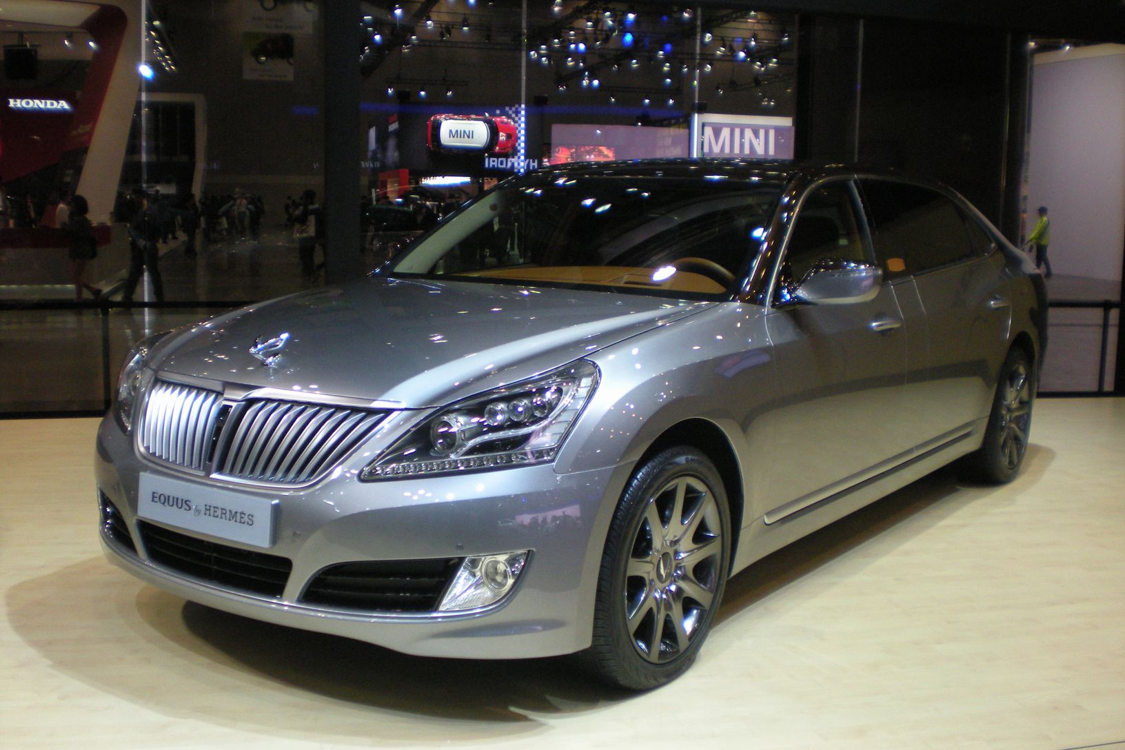 ngua,  xe,  sieu xe,  hypercar,  bugatti,  ferrari,  koenigsegg,  ford mustang,  ford bronco,  porsche,  rolls-royce,  bmw,  mini anh 11