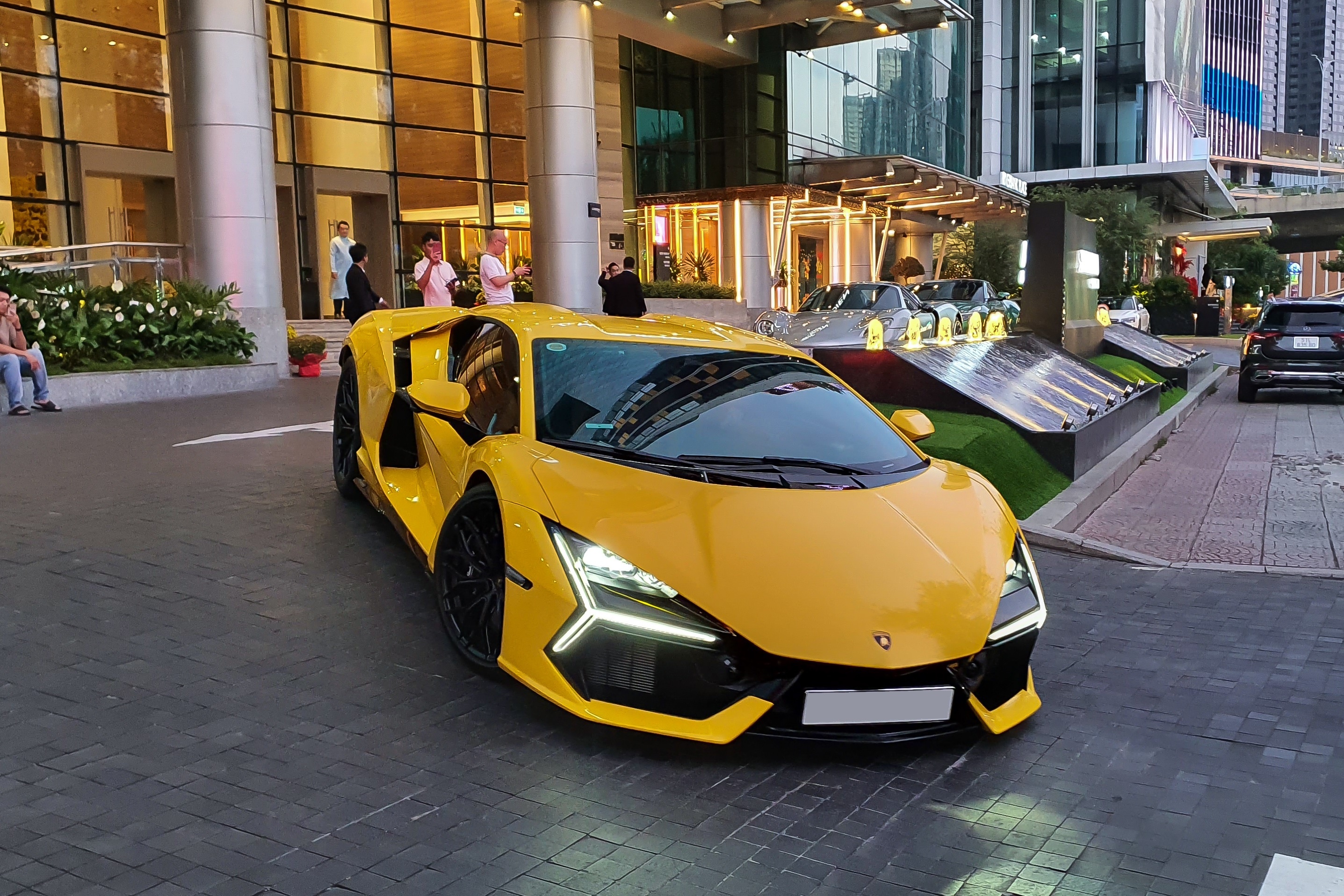 lamborghini,  revuelto,  porsche,  918 spyder,  sieu xe,  viet nam,  tp.hcm anh 1