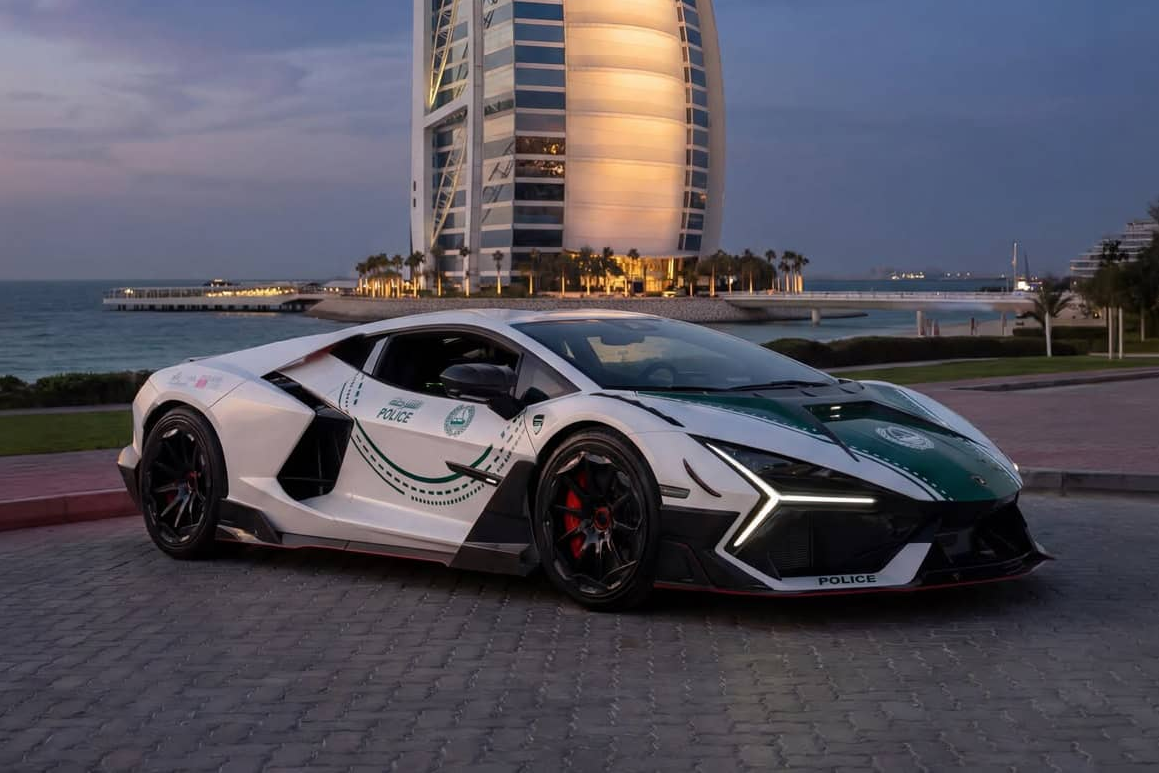 Sieu xe Lamborghini Revuelto Mansory lam xe canh sat Dubai hinh anh