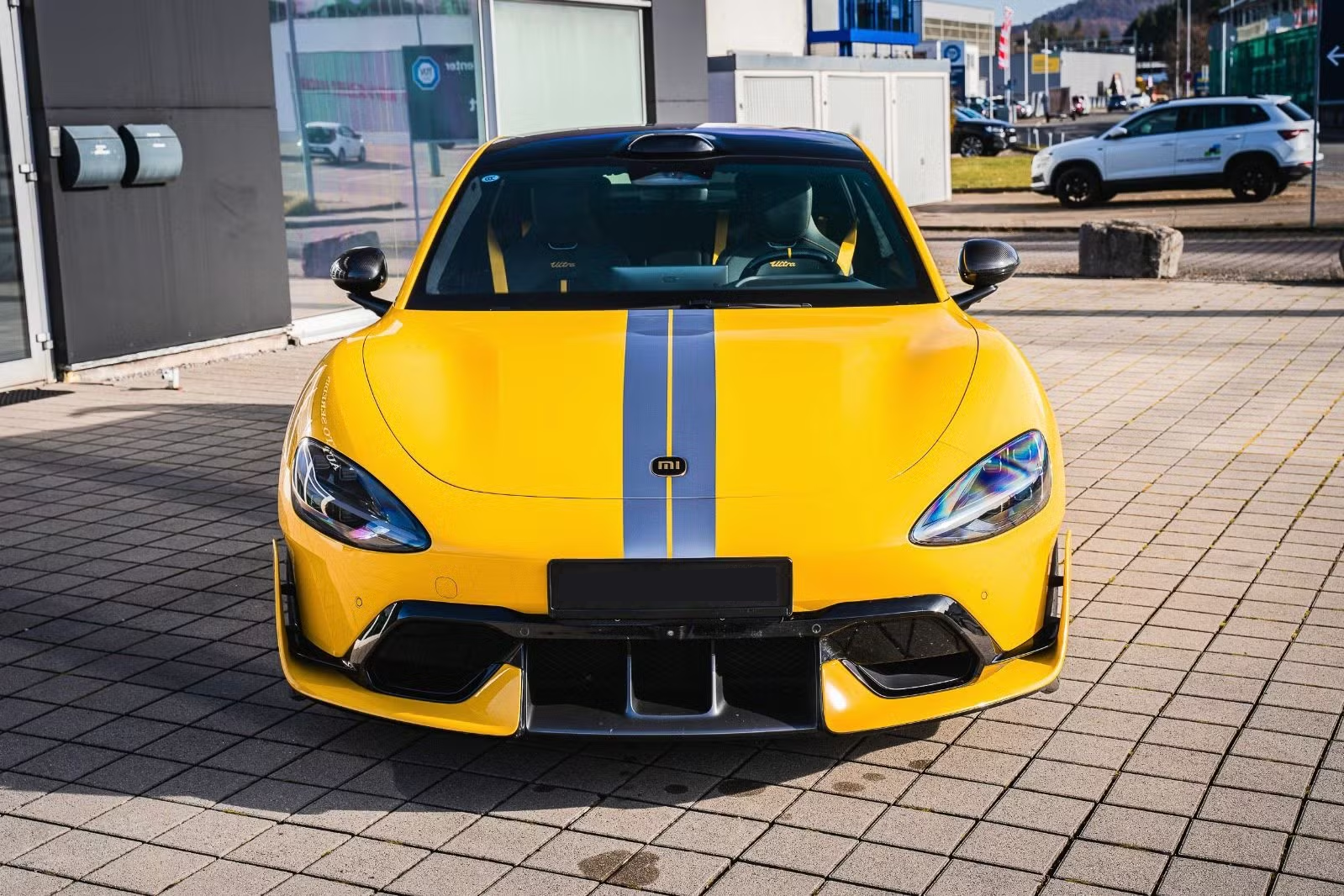 Sieu xe dien Xiaomi SU7 Ultra duoc rao ban hon 140.000 USD tai Duc hinh anh