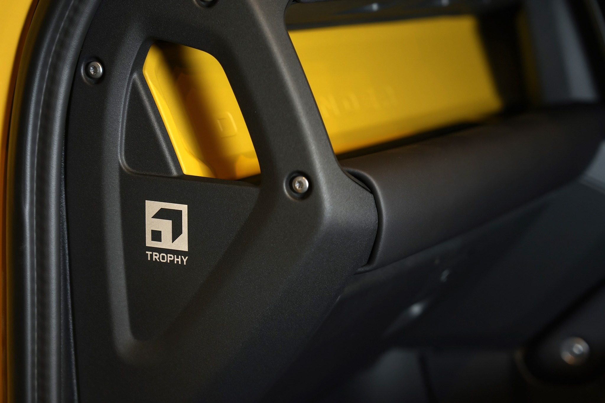 defender,  defender trophy,  defender trophy edition,  defender 110,  thai lan,  camel trophy,  suv anh 9