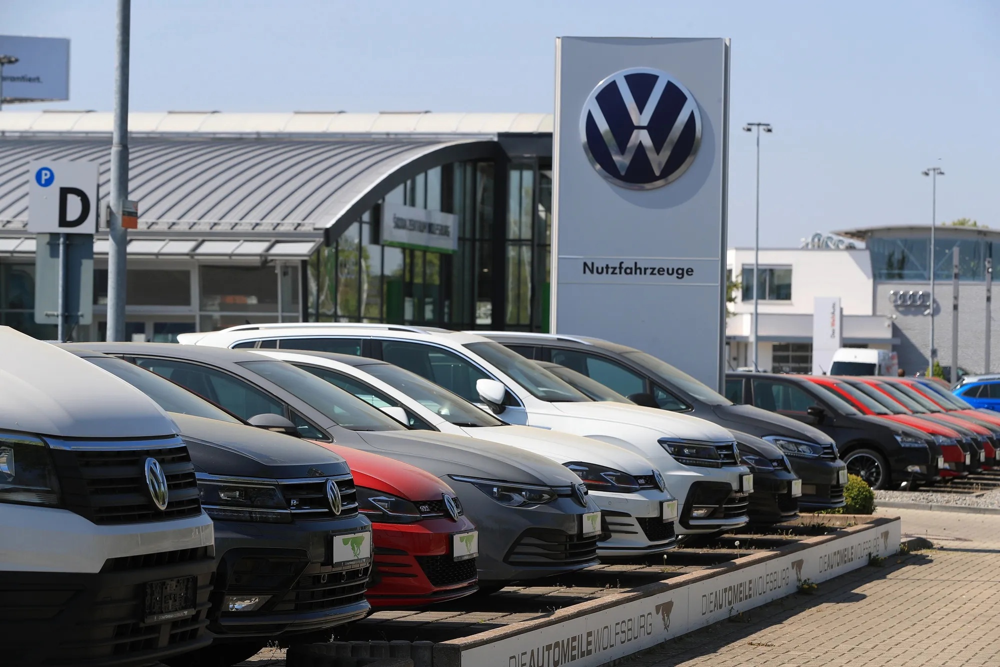 Doanh so oto chau Au suy giam trong thang 1/2026 hinh anh