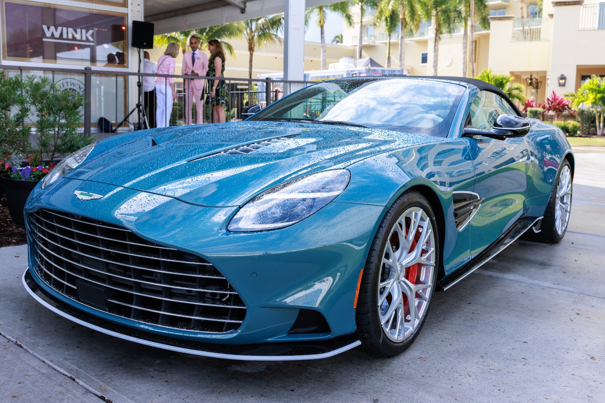 aston martin,  vanquish,  vanquish volante,  wave edition,  vanquish volante wave edition,  sieu xe,  gioi han,  my anh 10