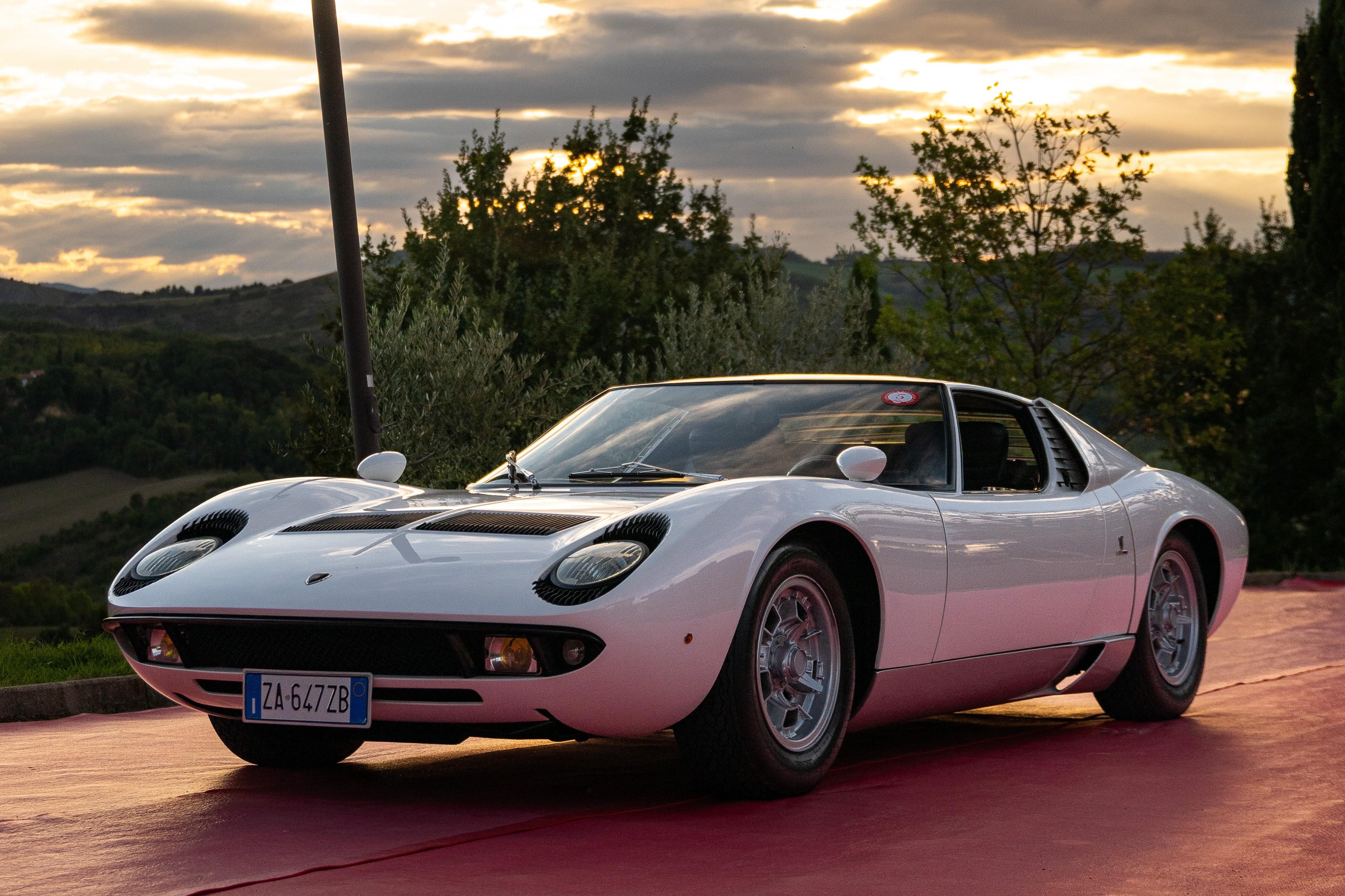 sieu xe,  lamborghini miura,  miura,  lamborghini,  countach,  mclaren,  mclaren f1 anh 1