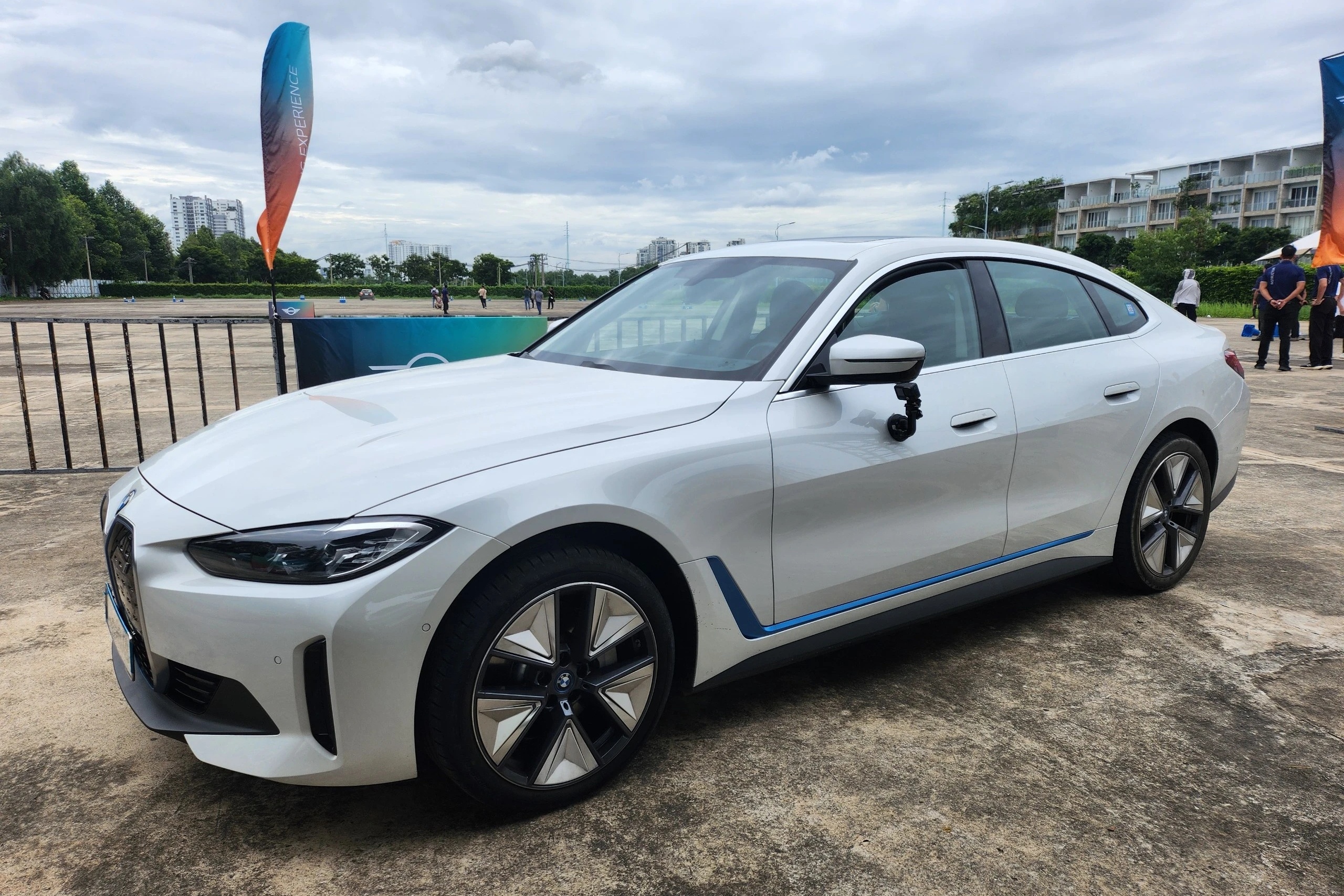 bmw i4,  bmw i3,  i4,  i3,  xe dien,  ev,  dung san xuat,  bmw anh 1