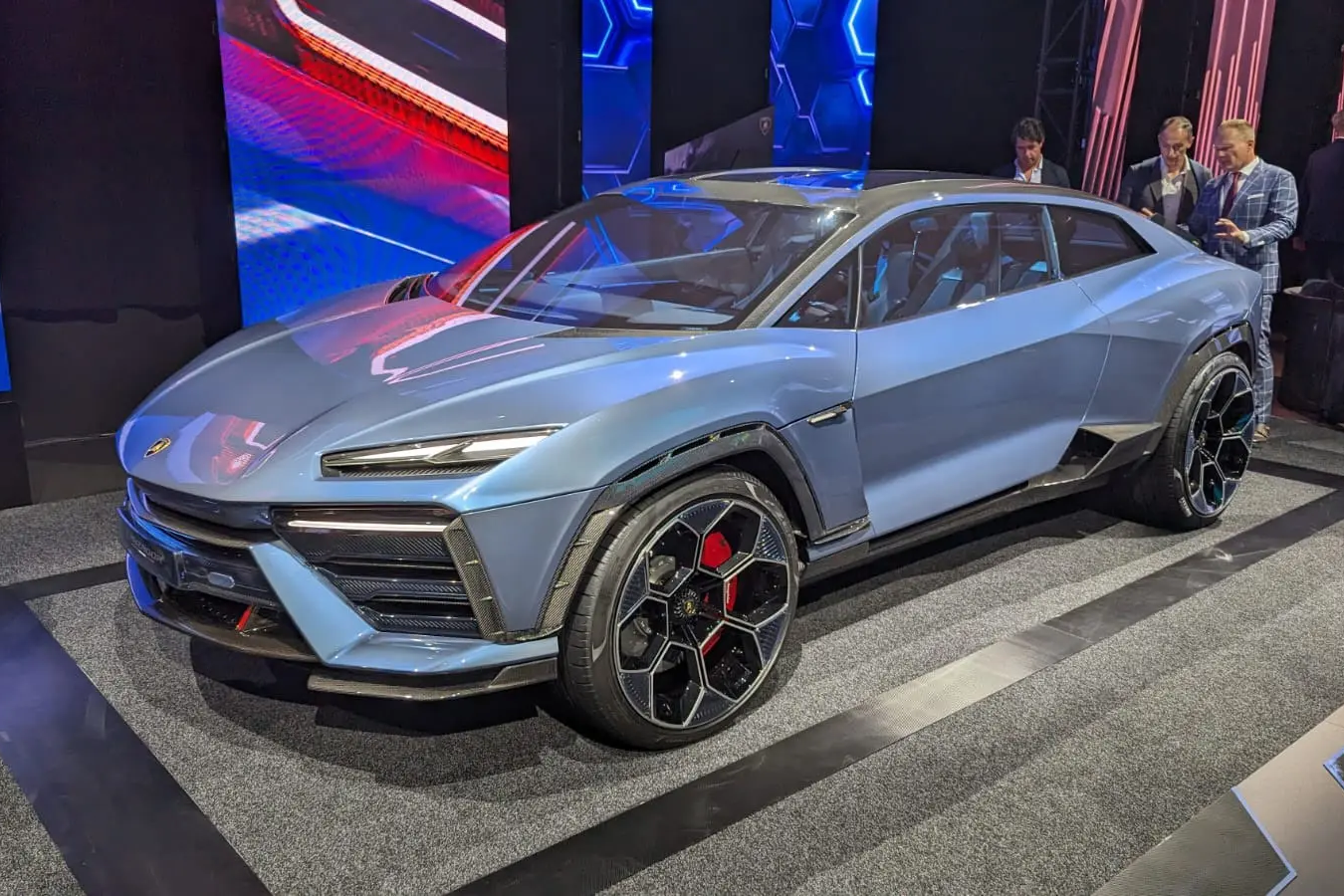 Loi nhuan Lamborghini sut giam vi 'dot tien' vao du an xe dien hinh anh