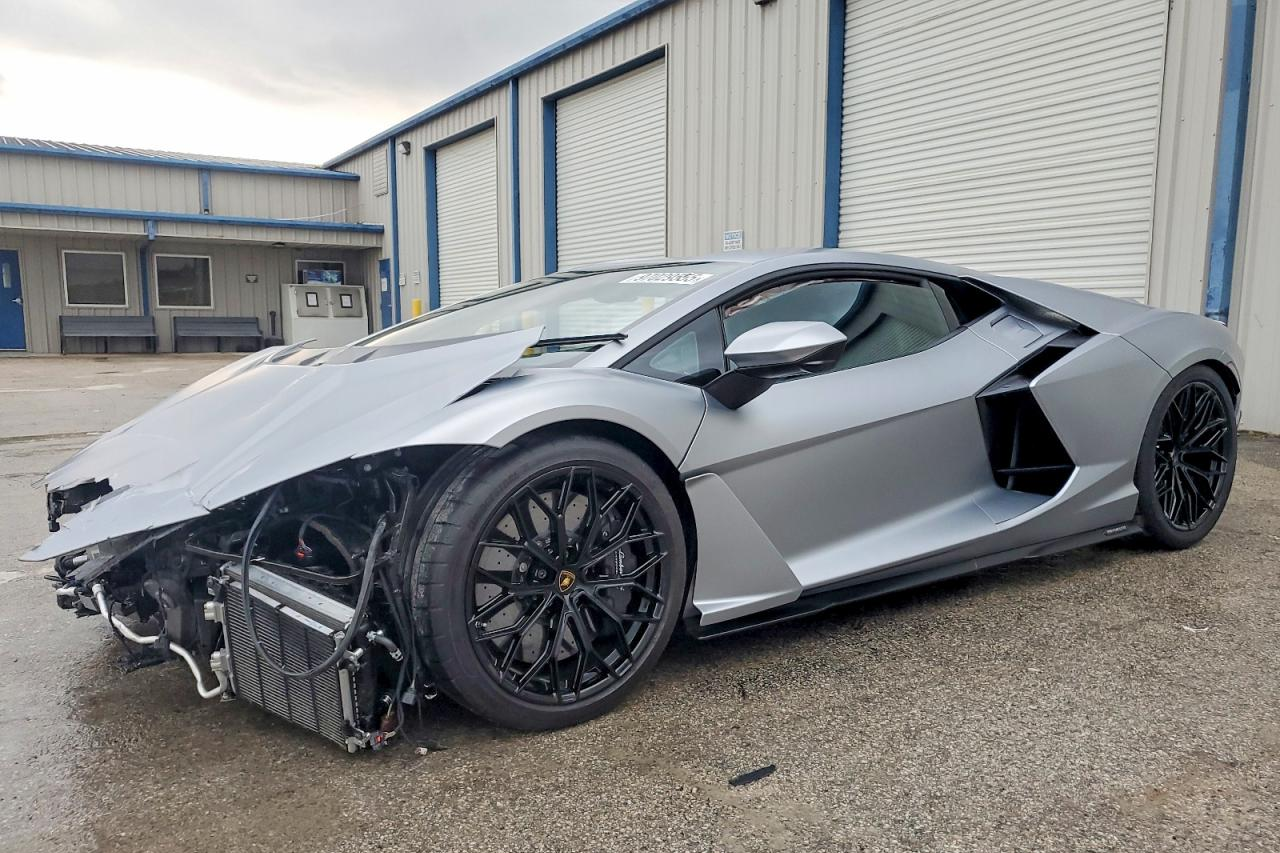 Vo nat dau, sieu xe Lamborghini Revuelto van co gia 242.000 USD hinh anh