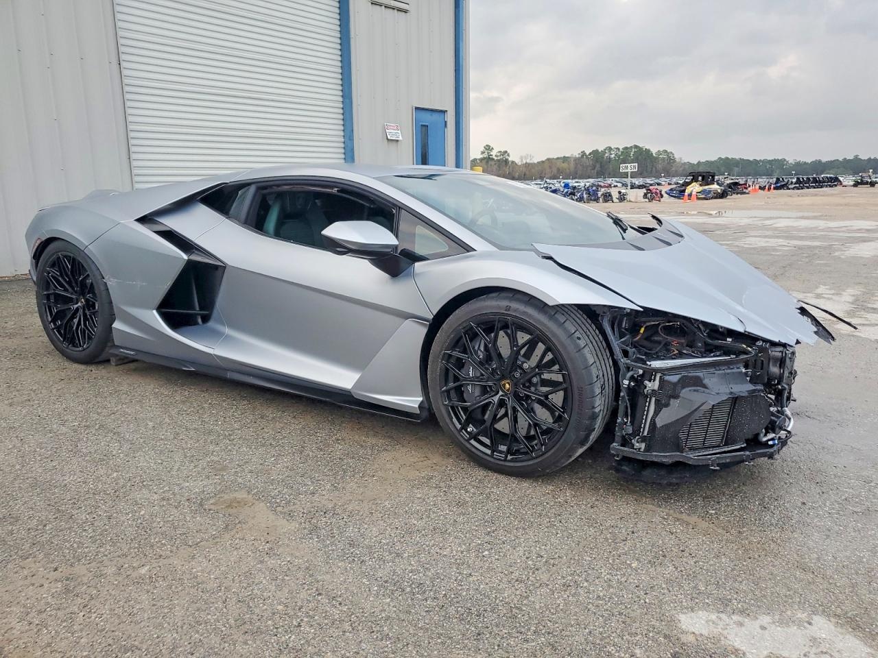 lamborghini,  revuelto,  lamborghini revuelto,  sieu xe,  tai nan,  dau gia anh 1