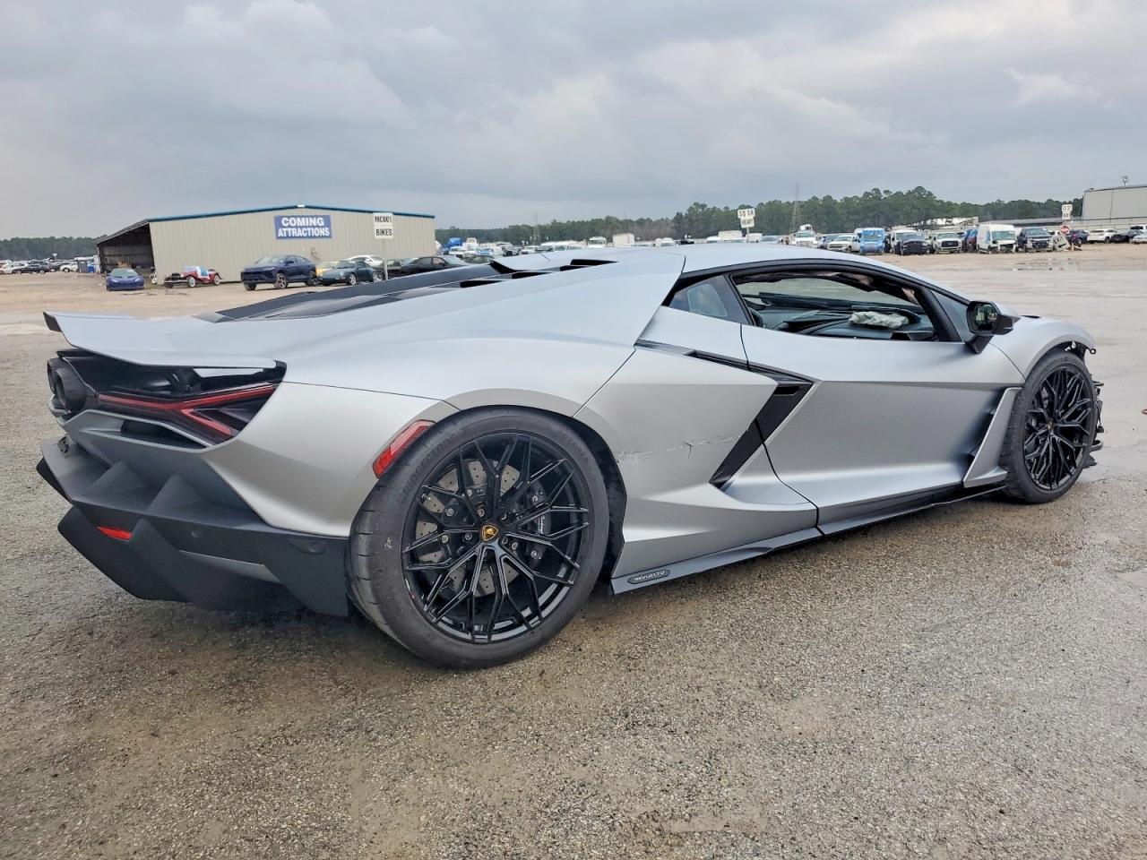 lamborghini,  revuelto,  lamborghini revuelto,  sieu xe,  tai nan,  dau gia anh 11