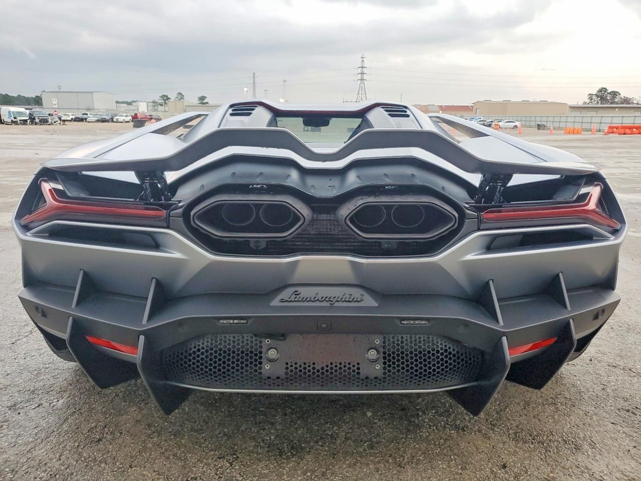 lamborghini,  revuelto,  lamborghini revuelto,  sieu xe,  tai nan,  dau gia anh 9