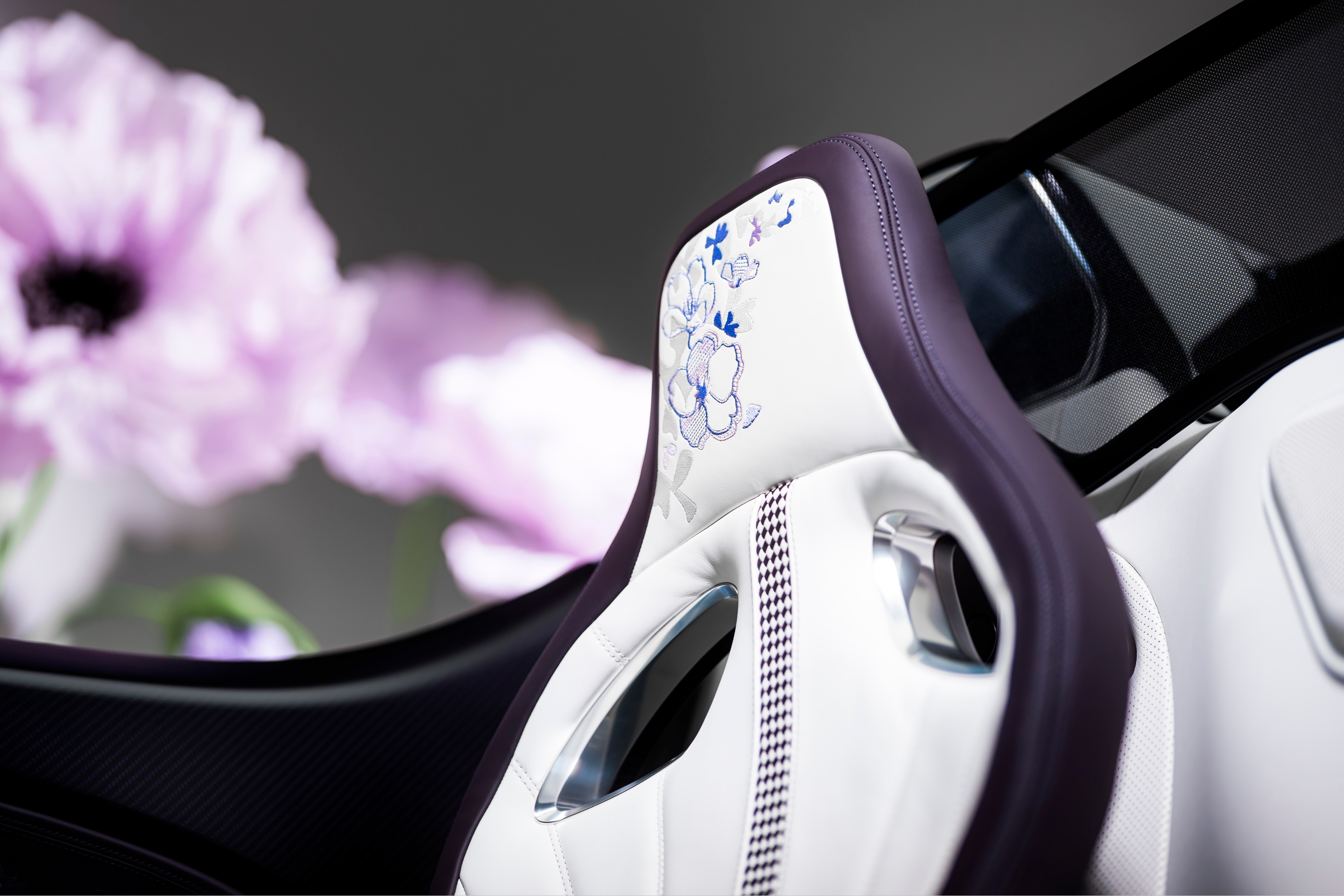 bugatti,  Haute Couture,  Sur Mesure,  w16,  w16 mistral,  bugatti w16 mistral,  bugatti mistral,  sieu xe,  hypercar,  oai huong,  lavender anh 6