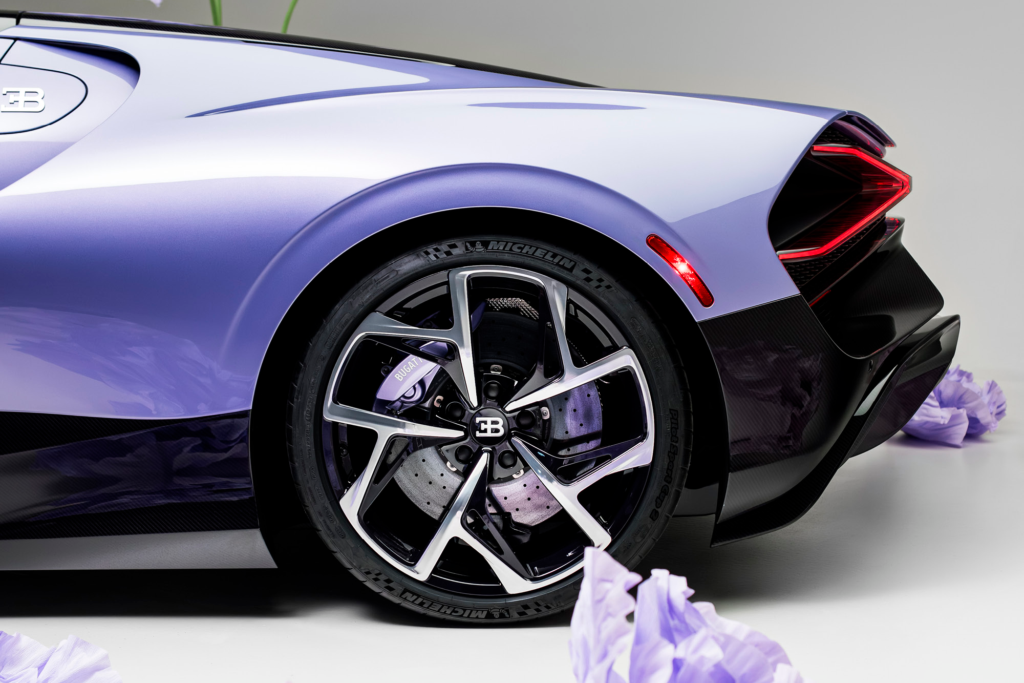 bugatti,  Haute Couture,  Sur Mesure,  w16,  w16 mistral,  bugatti w16 mistral,  bugatti mistral,  sieu xe,  hypercar,  oai huong,  lavender anh 3