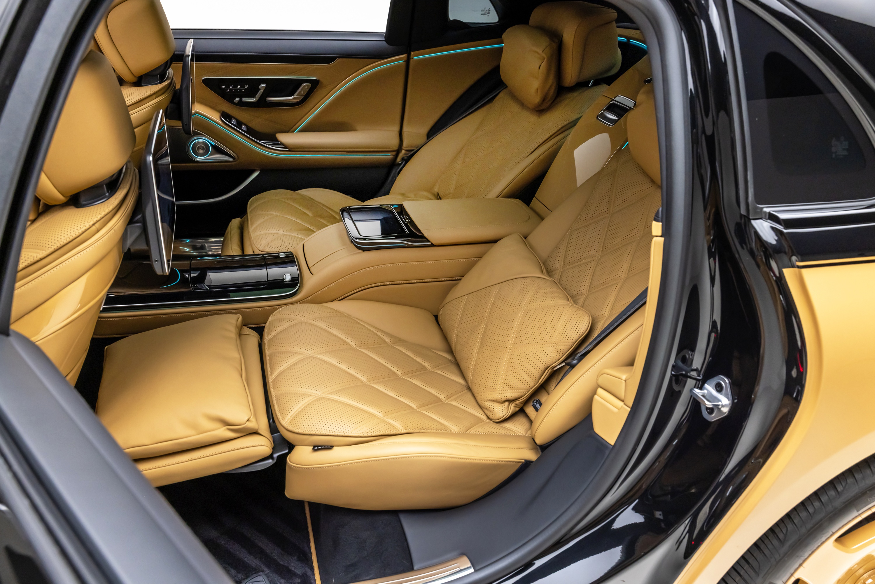 Erling Haaland,  mercedes,  maybach,  s 680,  mercedes-maybach,  Virgil Abloh,  s 680 Virgil Abloh,  Virgil Abloh Edition,  tien dao,  cau thu anh 6