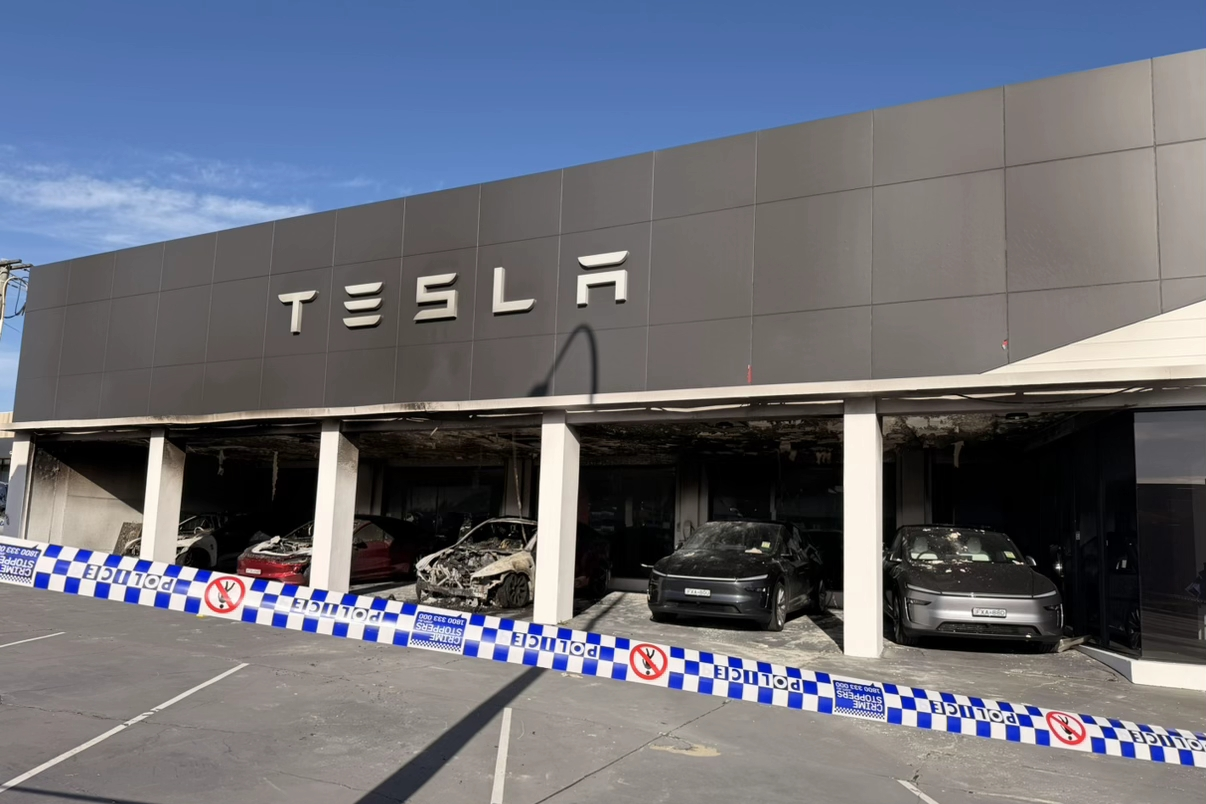 Showroom Tesla tai Sydney bi phong hoa giua dem hinh anh