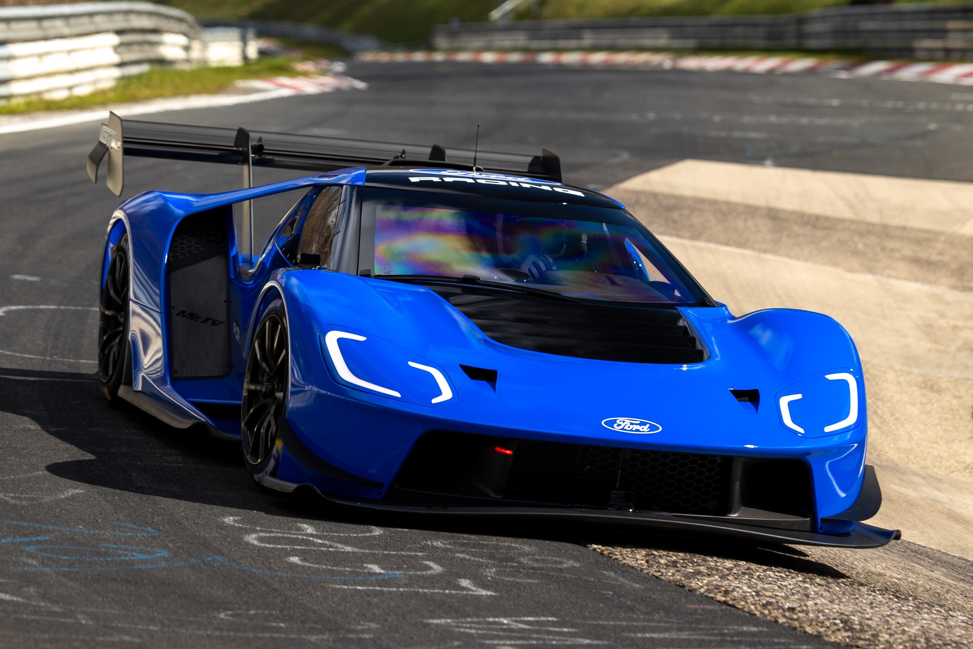 Sieu xe Ford GT Mk IV lap ky luc tai truong dua Nurburgring hinh anh