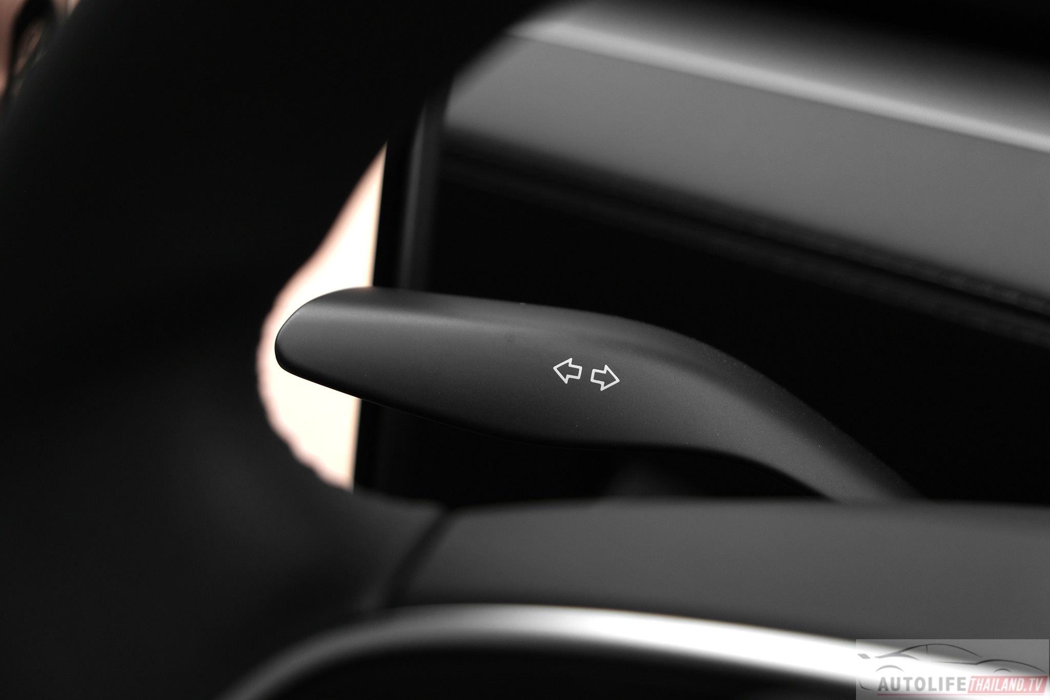 tesla,  tesla model y,  tesla model y l,  model y,  model y l,  thai lan,  xe dien,  ev,  trung quoc,  bims anh 10