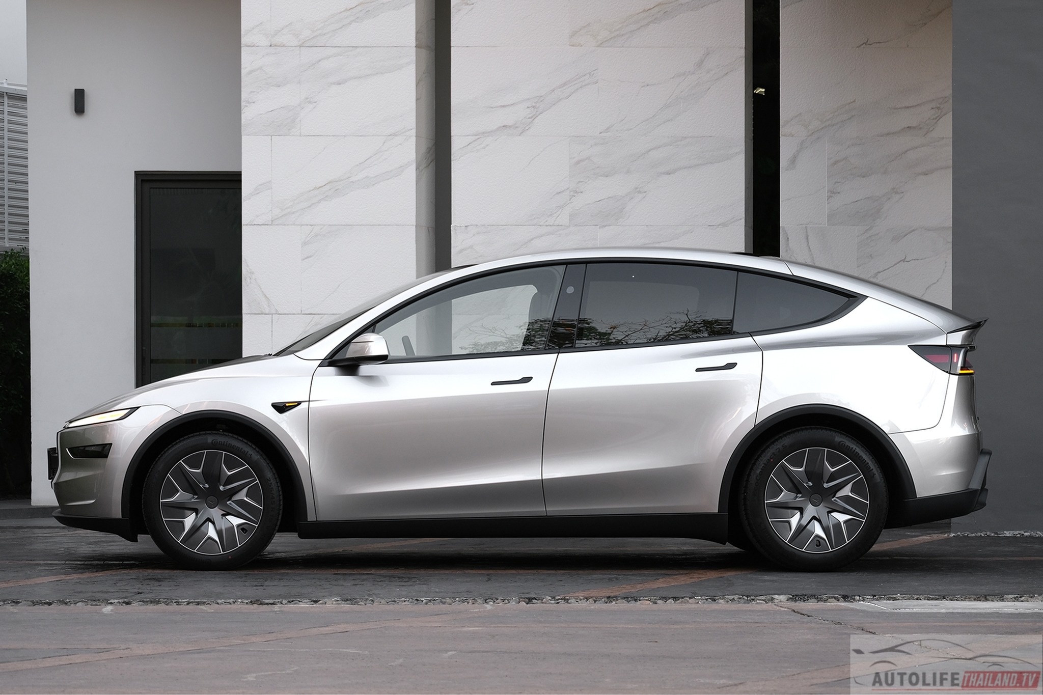 tesla,  tesla model y,  tesla model y l,  model y,  model y l,  thai lan,  xe dien,  ev,  trung quoc,  bims anh 4