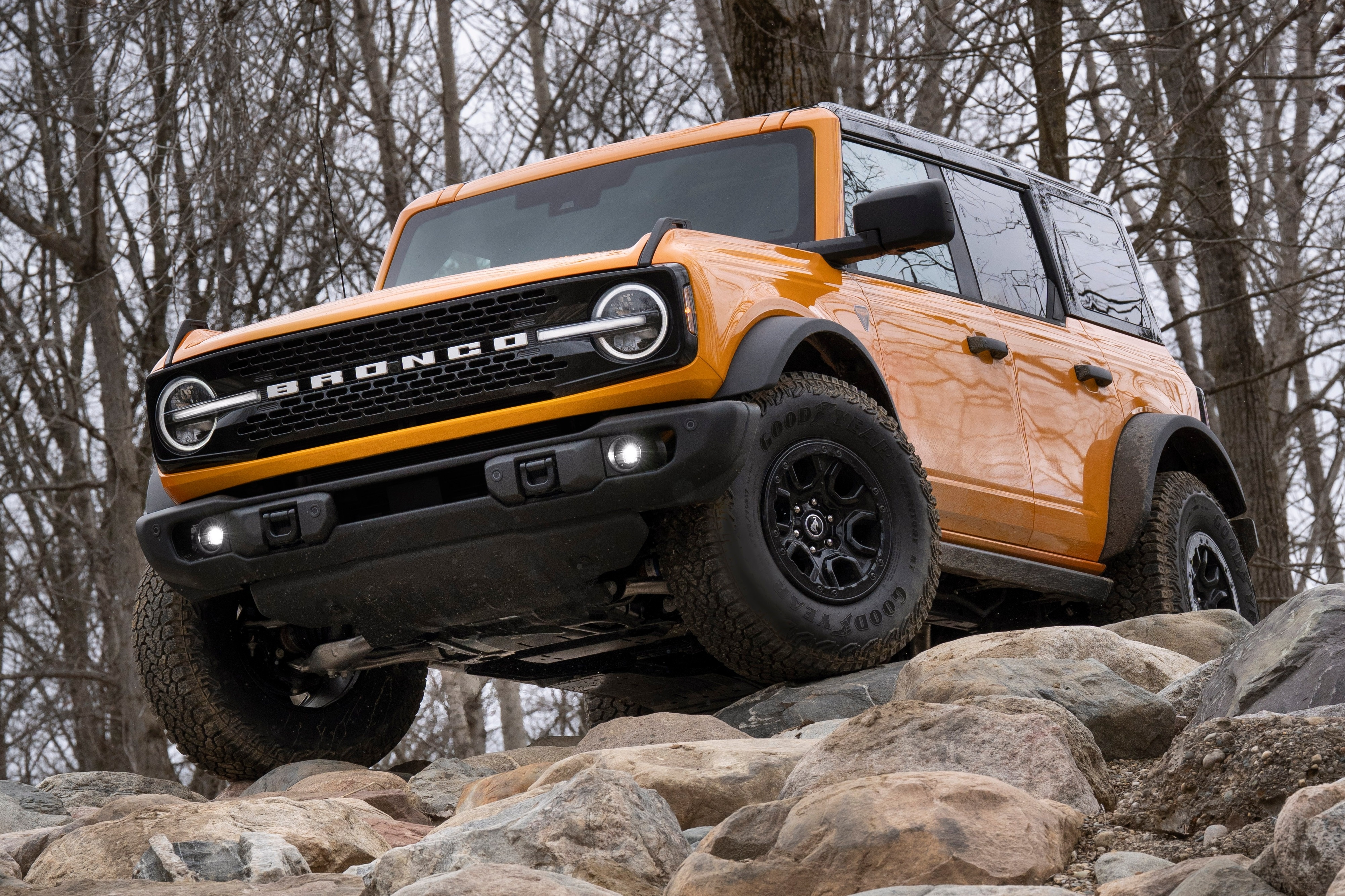 ford bronco,  badlands,  wildtrak,  Ford Bronco Badlands,  Ford Bronco Badlands Wildtrak,  dia hinh,  off-road,  suv,  my anh 8