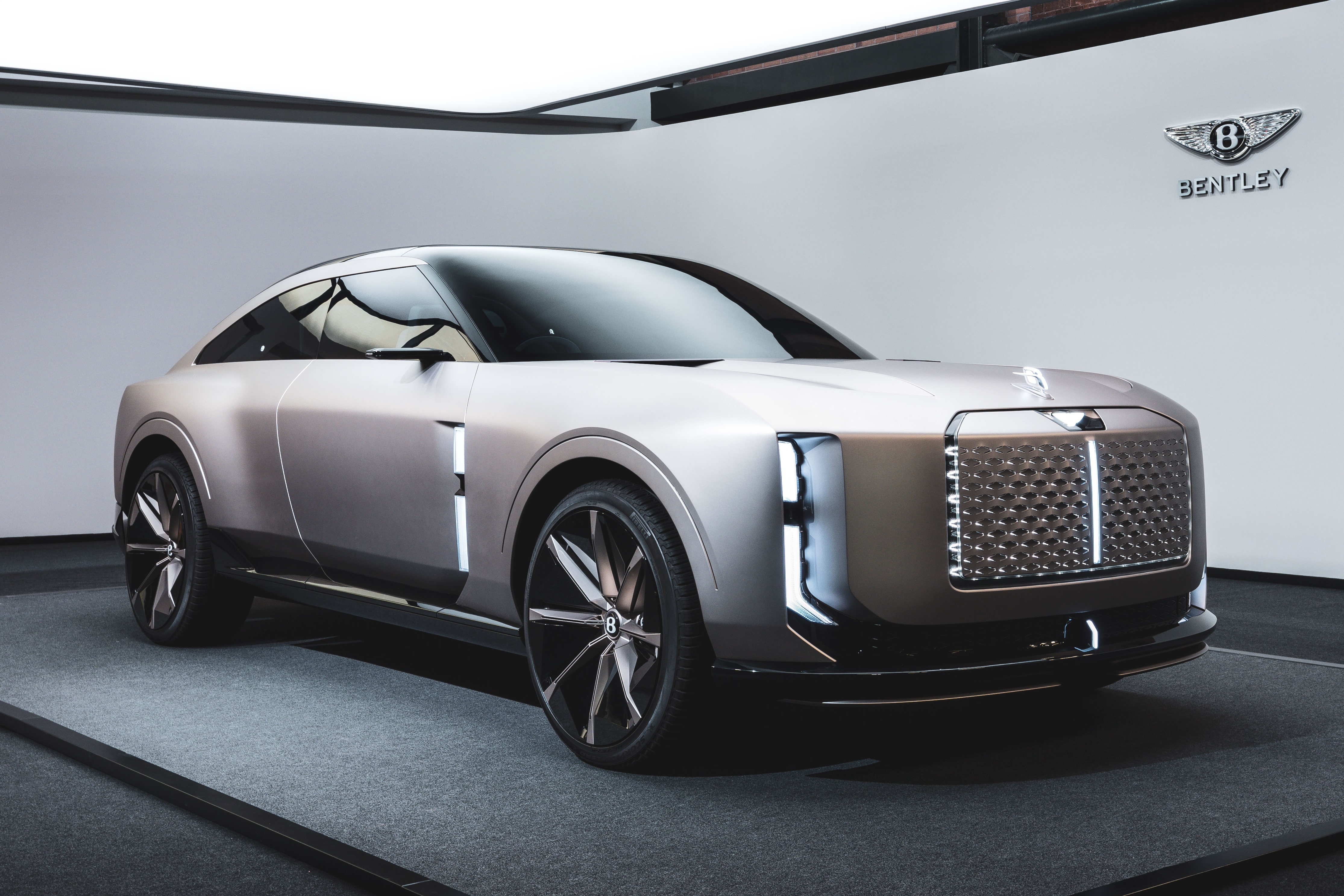 bentley,  bentley bentayga,  bentayga,  xe dien,  audi,  porsche,  phev,  porsche k1 anh 4