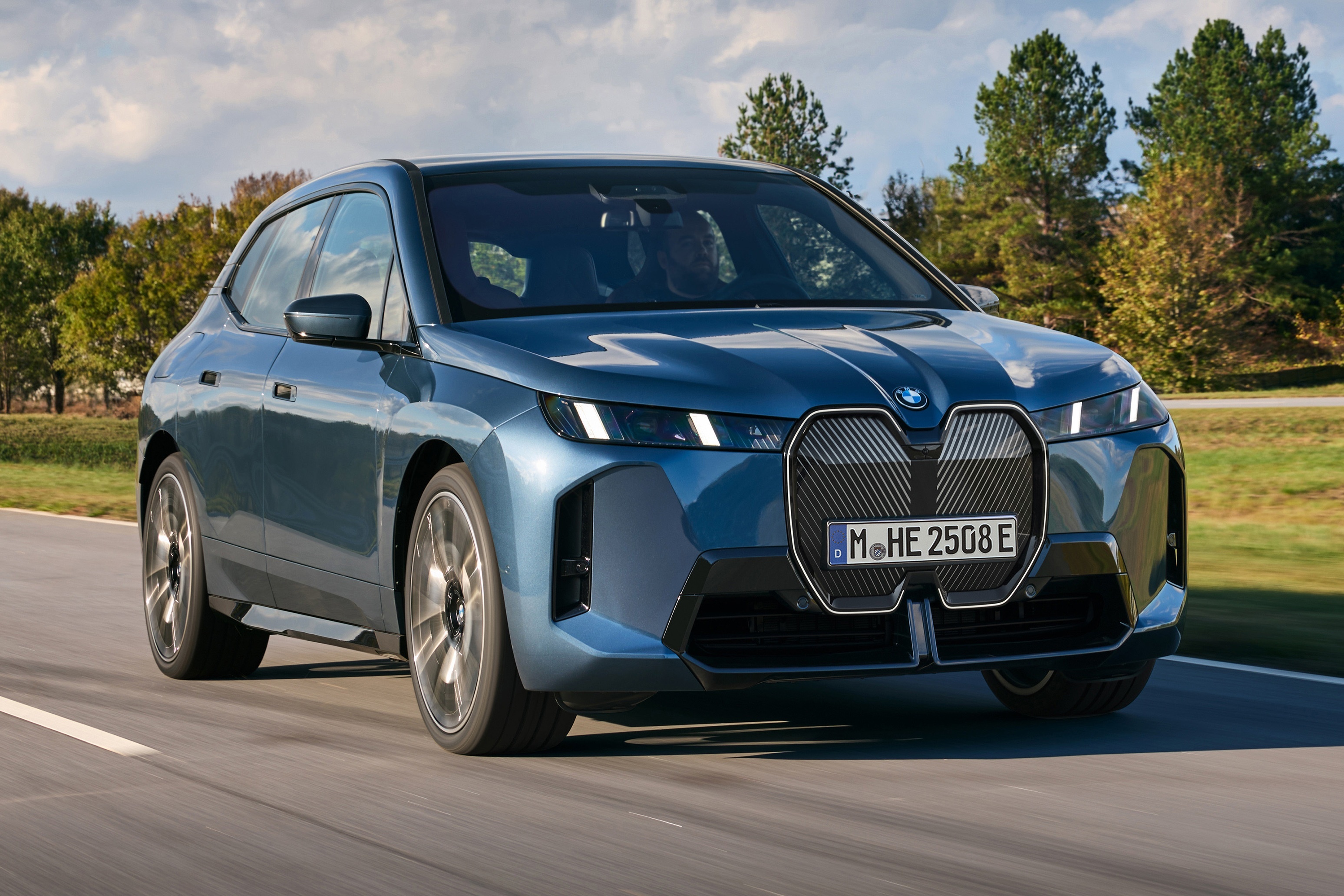 SUV thuan dien BMW iX bi khai tu tai My hinh anh