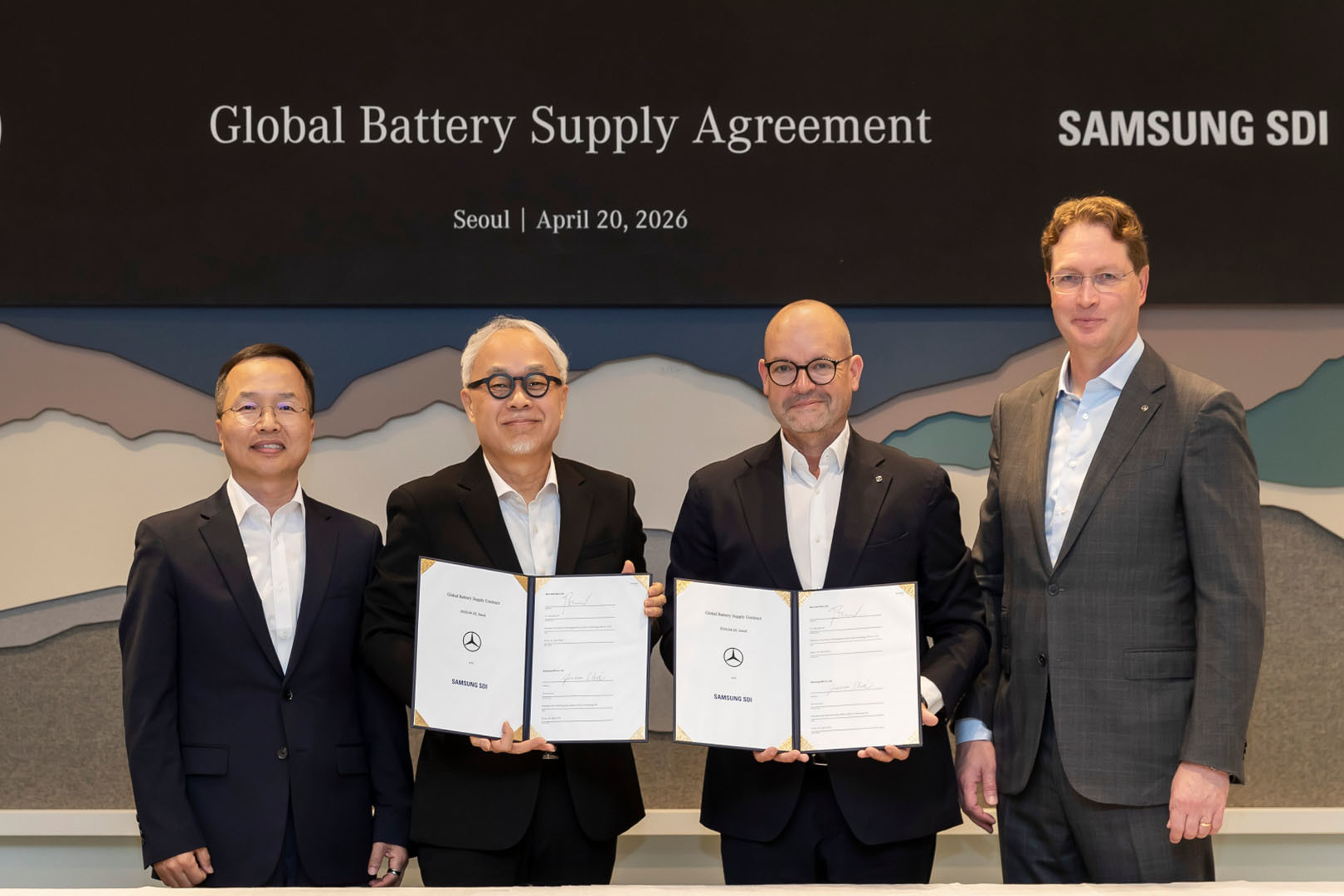 Mercedes-Benz ky hop dong pin xe dien 6,8 ty USD voi Samsung SDI hinh anh