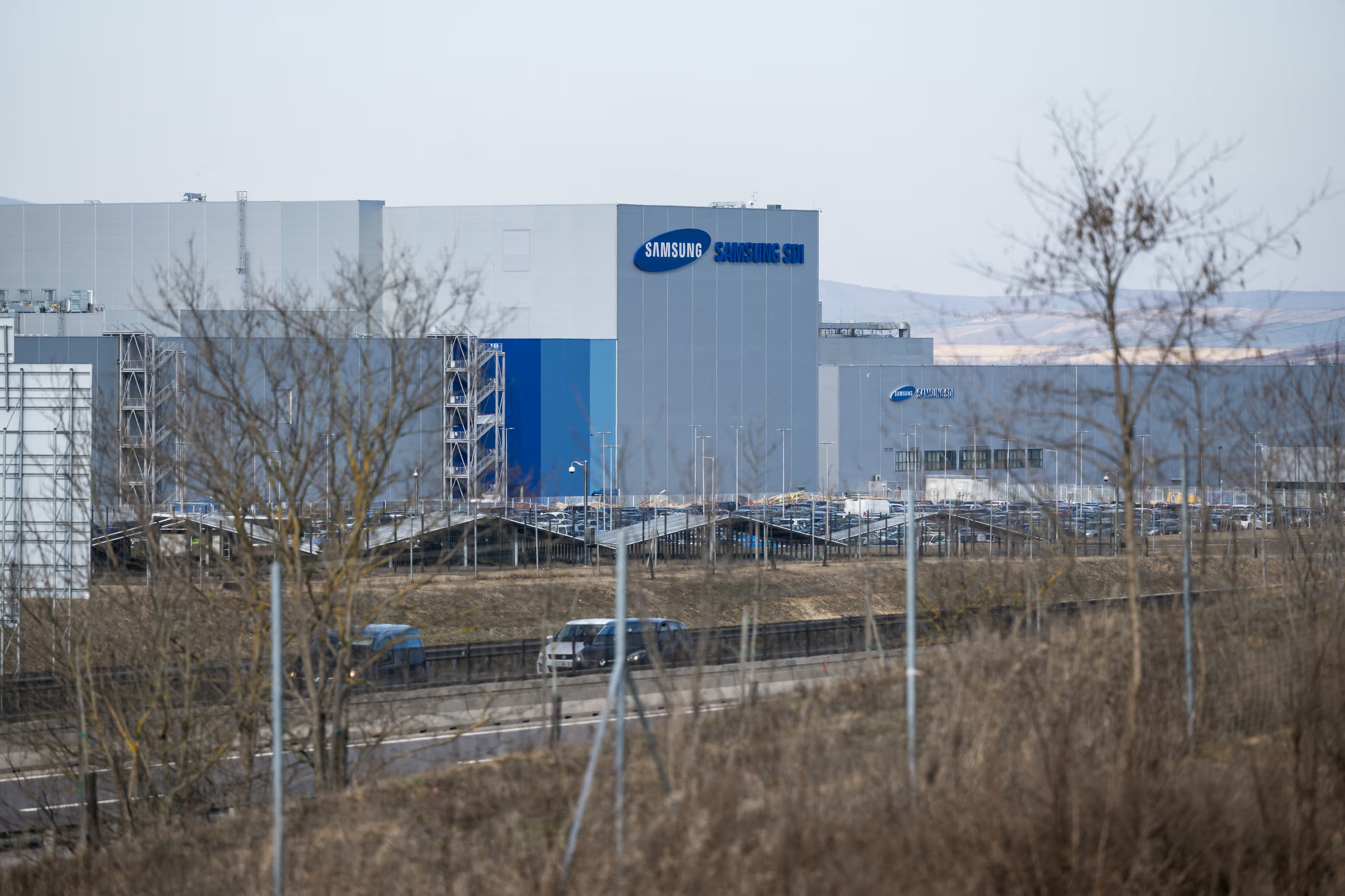 samsung,  mercedes,  mercedes-benz,  pin,  samsung sdi,  xe dien,  han quoc,  duc,  hop dong anh 4