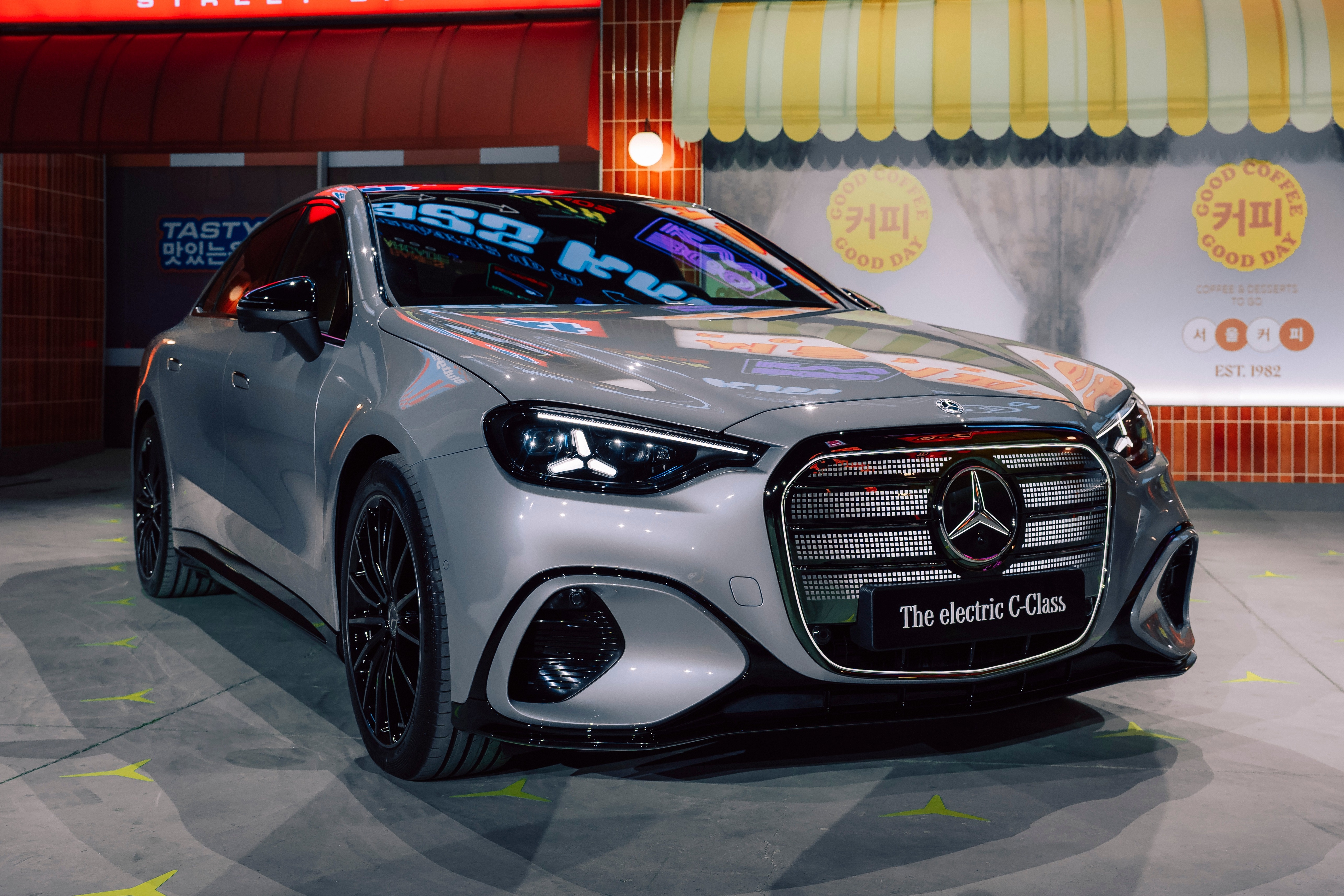 Chi tiet sedan thuan dien Mercedes-Benz C 400 4MATIC electric hinh anh