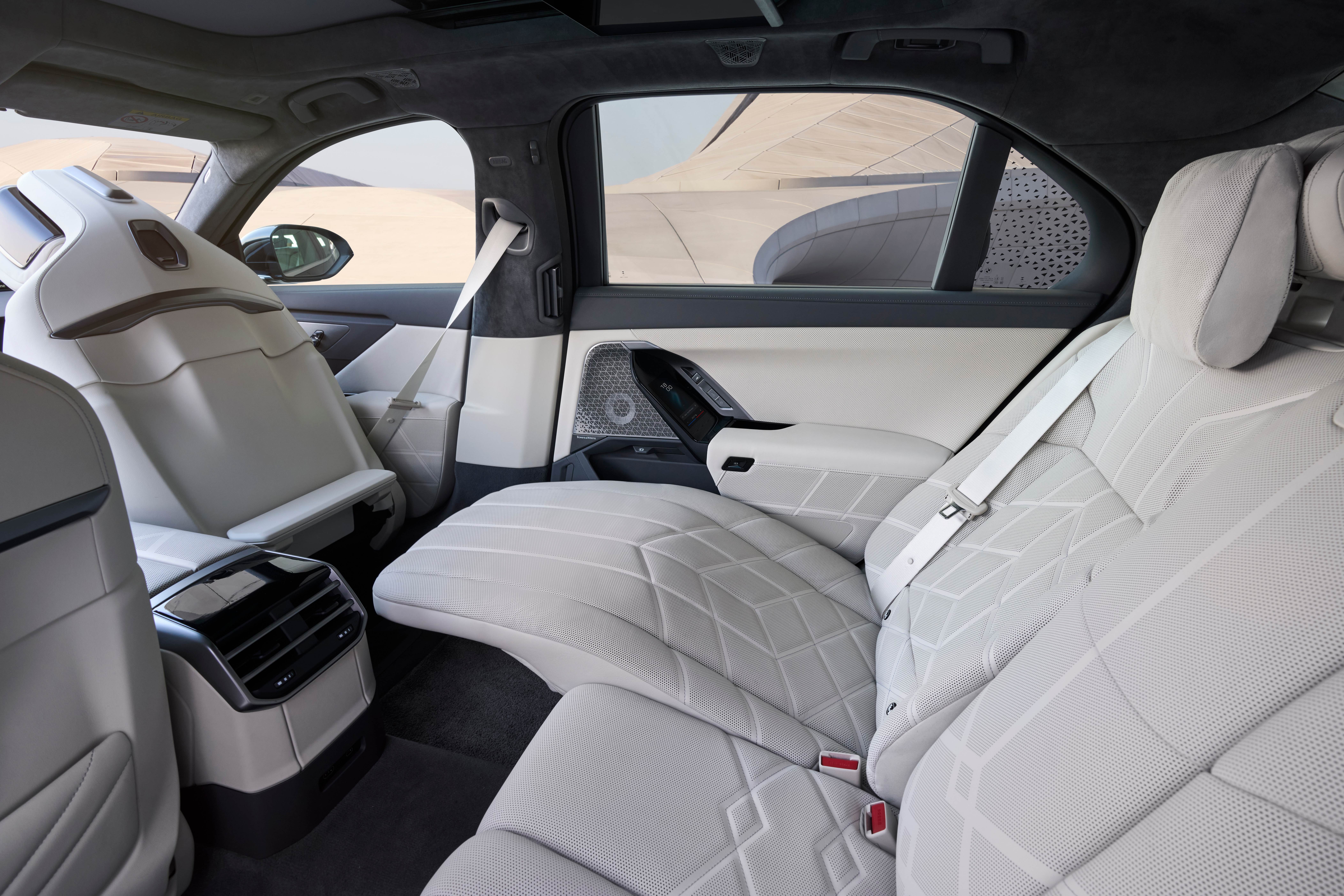 bmw,  7 series,  bmw 7 series,  mercedes,  mercedes-benz,  s-class,  sedan,  cao cap,  hang sang,  facelift,  lci anh 13