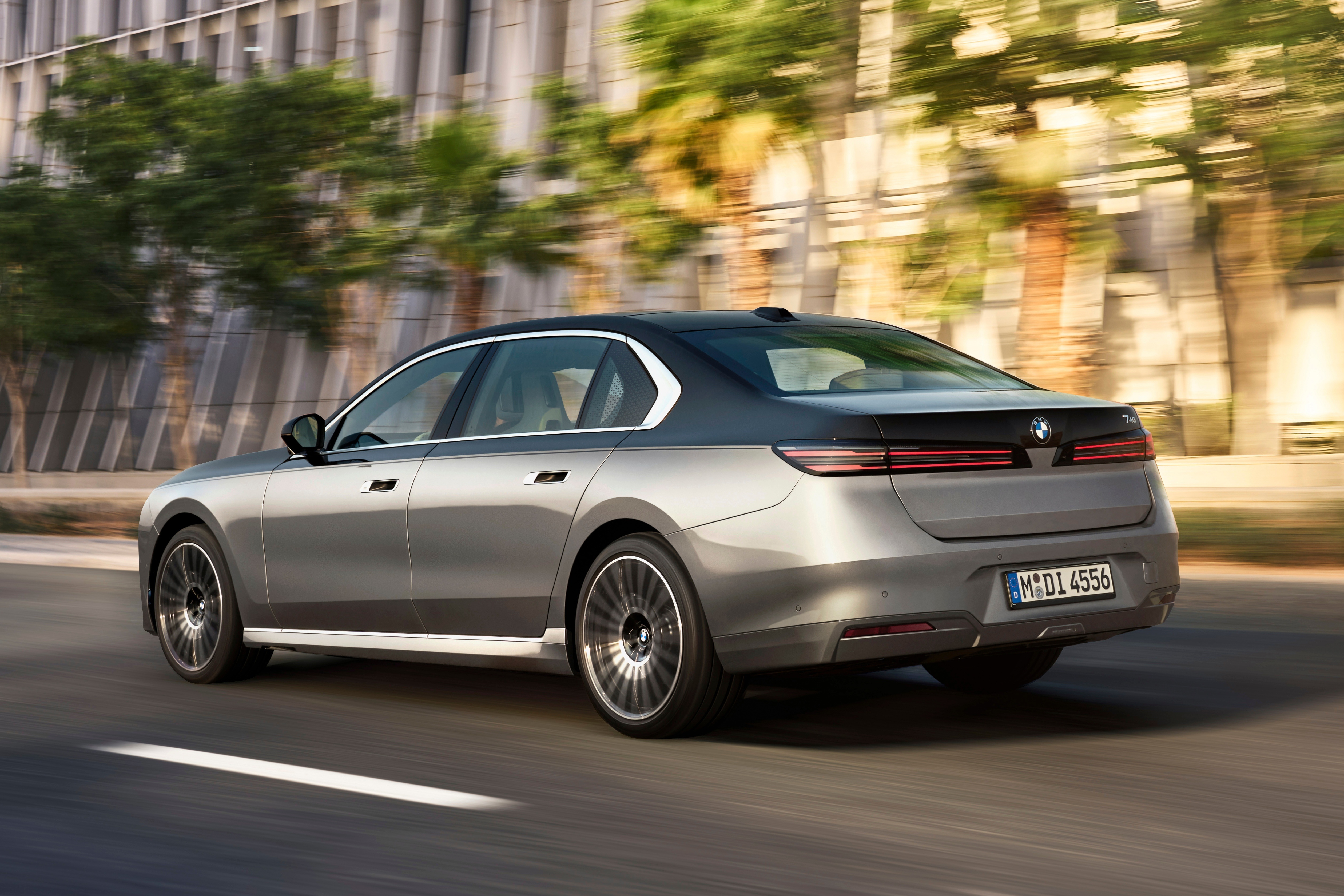 bmw,  7 series,  bmw 7 series,  mercedes,  mercedes-benz,  s-class,  sedan,  cao cap,  hang sang,  facelift,  lci anh 19