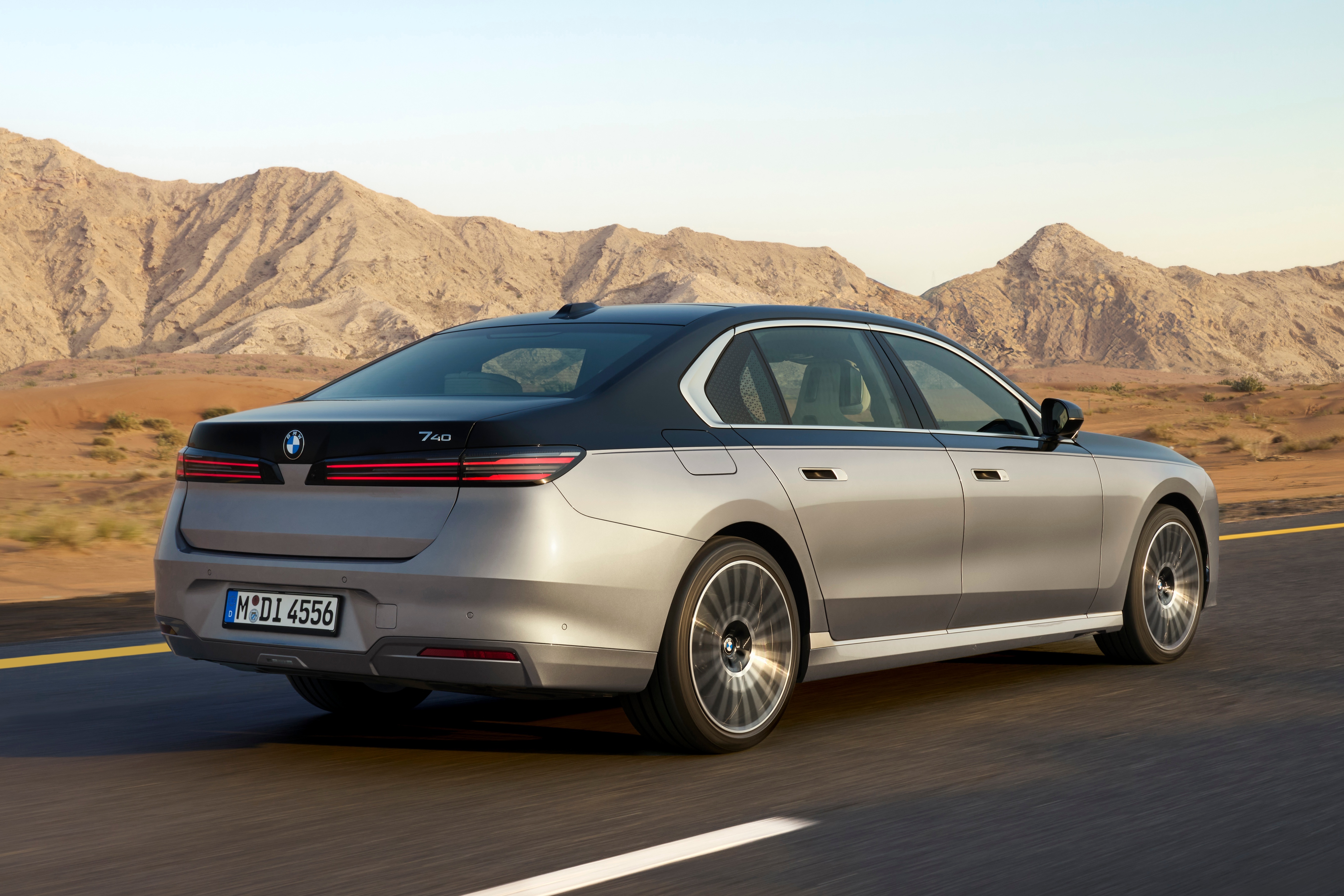 bmw,  7 series,  bmw 7 series,  mercedes,  mercedes-benz,  s-class,  sedan,  cao cap,  hang sang,  facelift,  lci anh 17