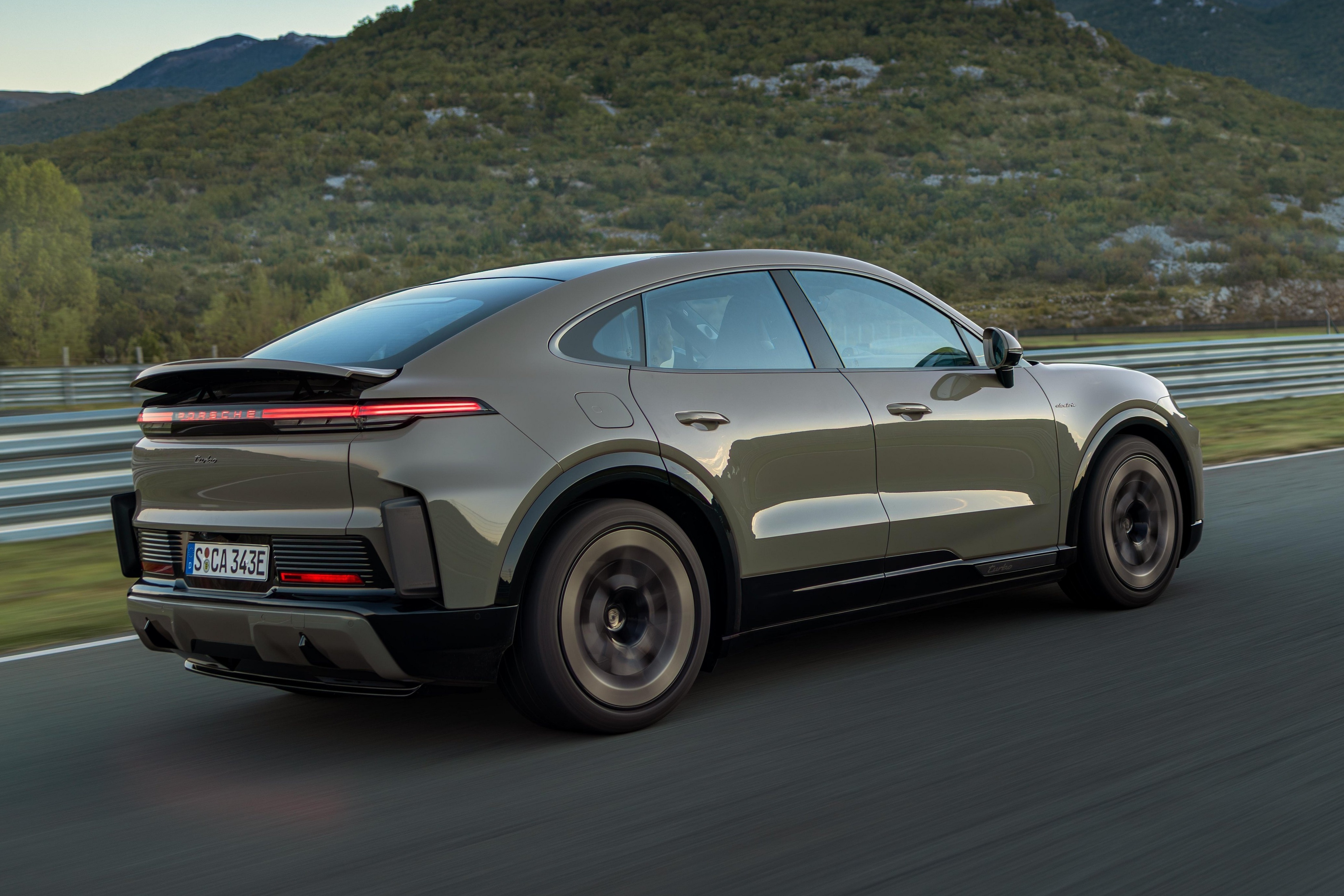 porsche,  porsche cayenne,  cayenne coupe,  porsche cayenne coupe,  cayenne coupe electric,  porsche cayenne coupe electric,  xe dien,  ev,  suv anh 14