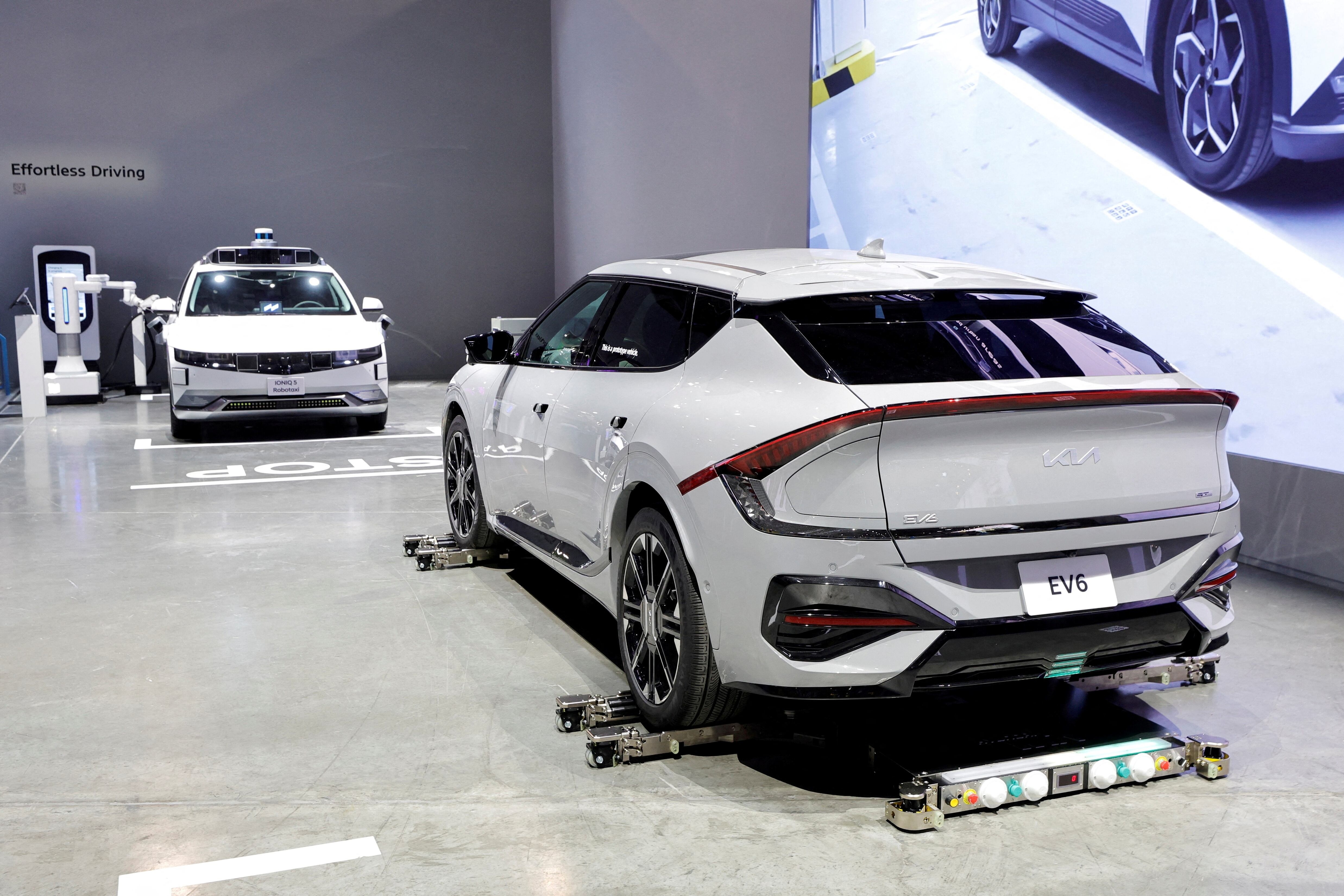 trung quoc,  kia,  hyundai,  chau au,  xe dien,  robotaxi,  robot hinh nguoi,  han quoc,  my anh 3