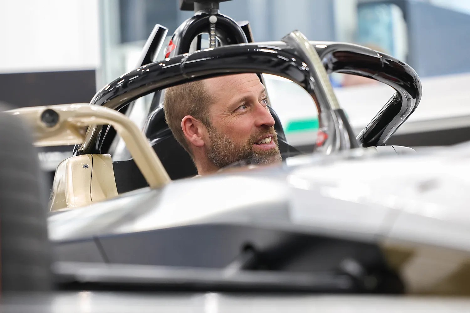 Than vuong William tham gia doi dua Formula E? hinh anh