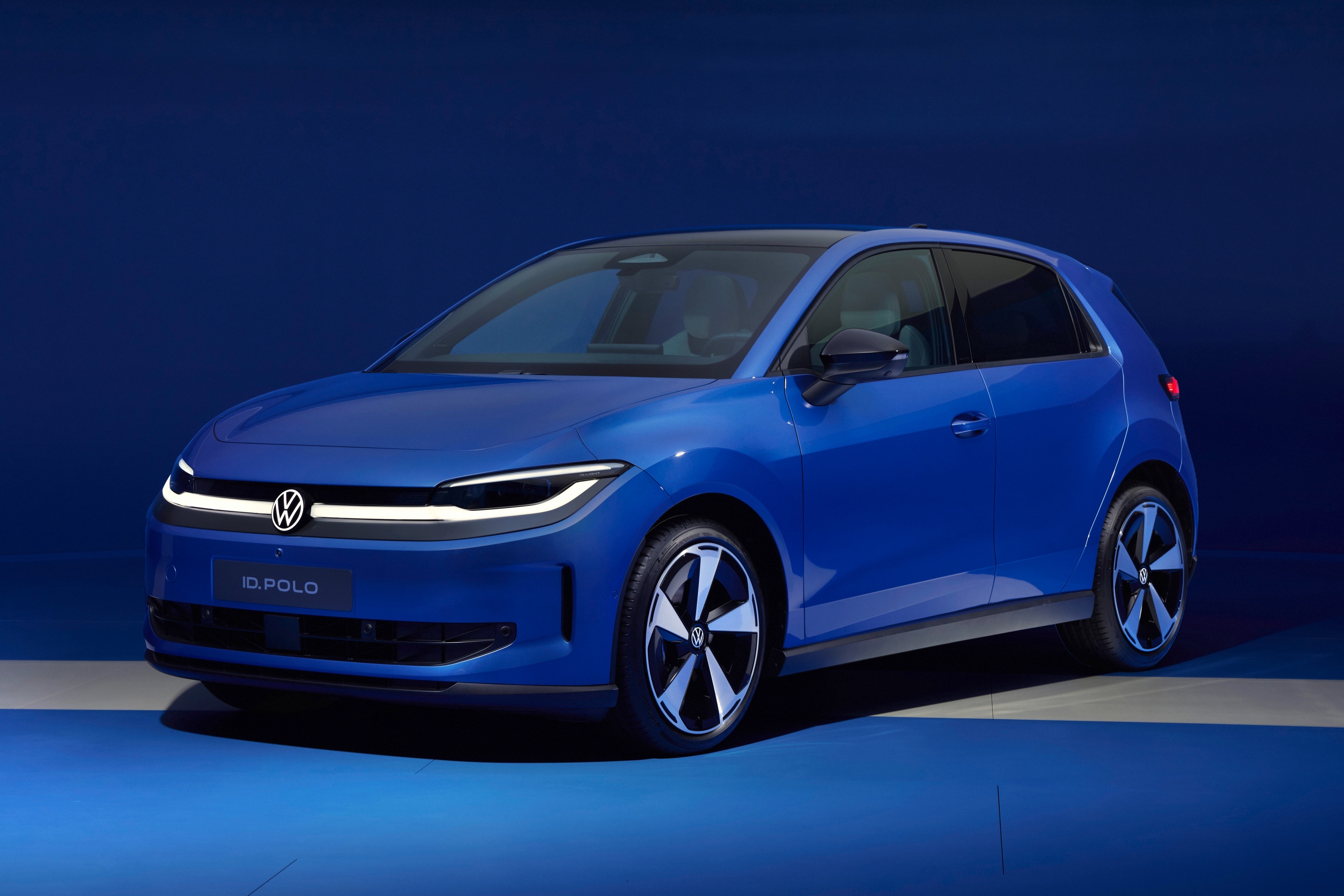 Xe dien gia re Volkswagen ID. Polo ra mat, co luon ghe massage hinh anh