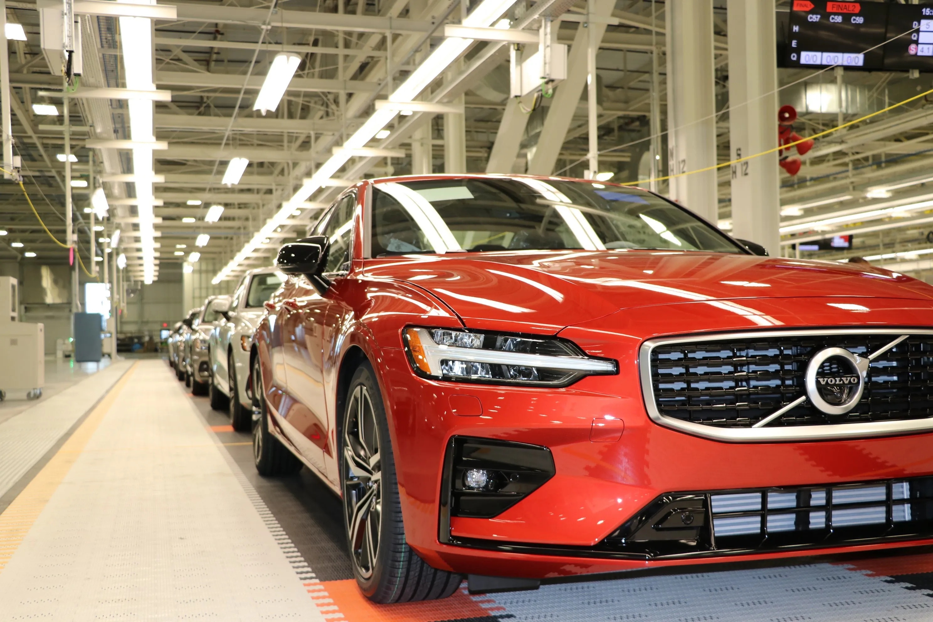 volvo,  xe dien,  my,  thue,  xc60,  ex90,  chau au,  trung quoc,  thuy dien,  donald trump,  trump anh 1