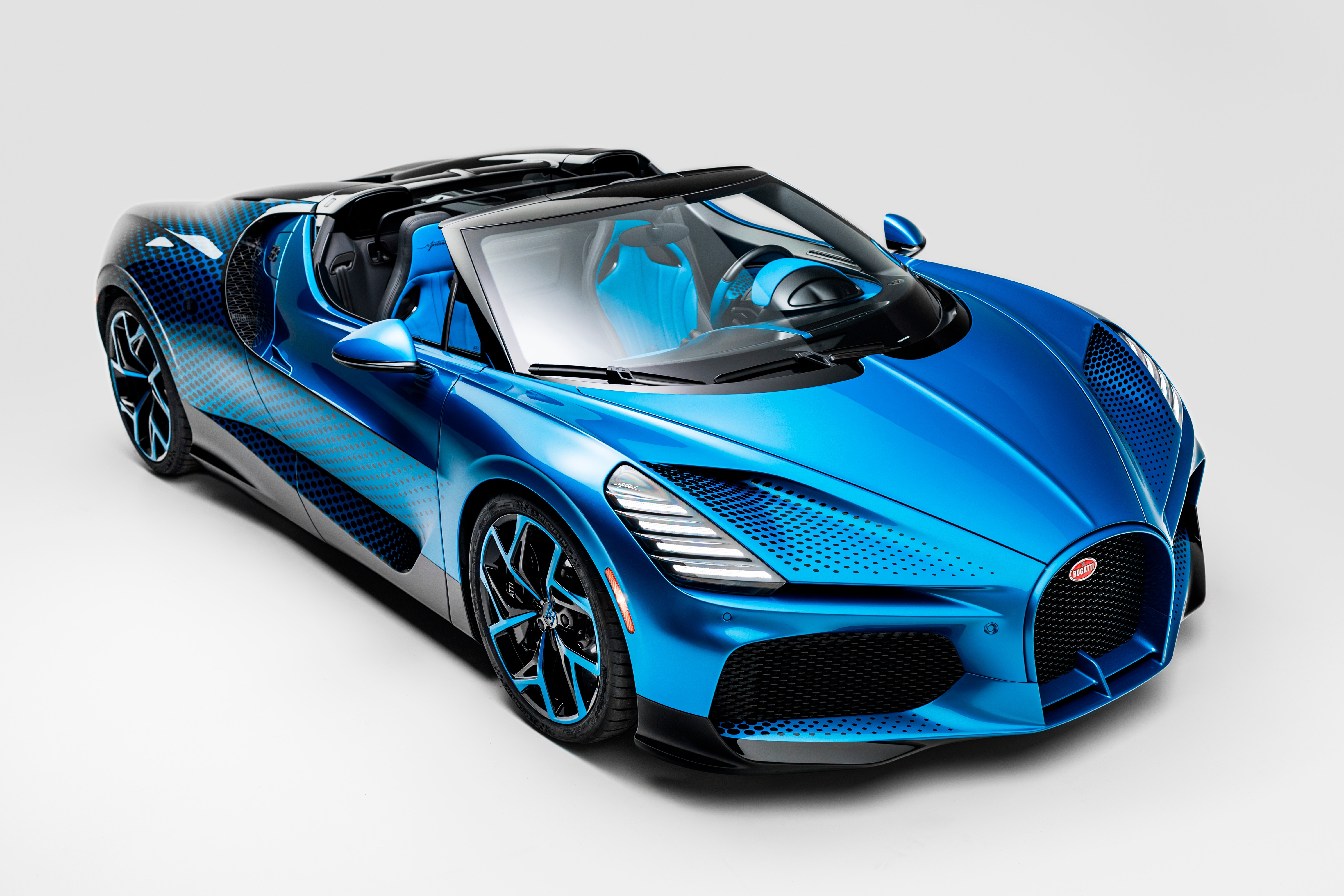 Sieu xe Bugatti W16 Mistral lay cam hung tu chuon chuon hinh anh