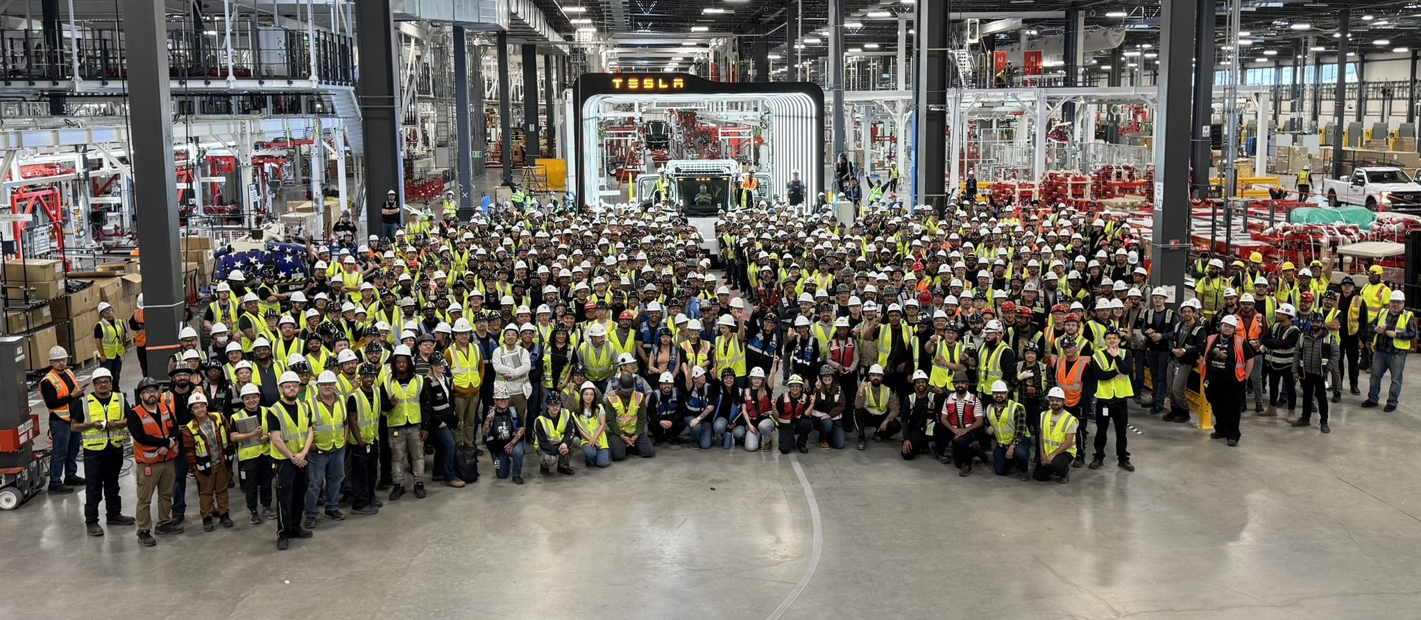 tesla semi,  tesla,  dau keo,  thuan dien,  dau keo dien,  dau keo thuan dien,  elon musk,  xe dien anh 2