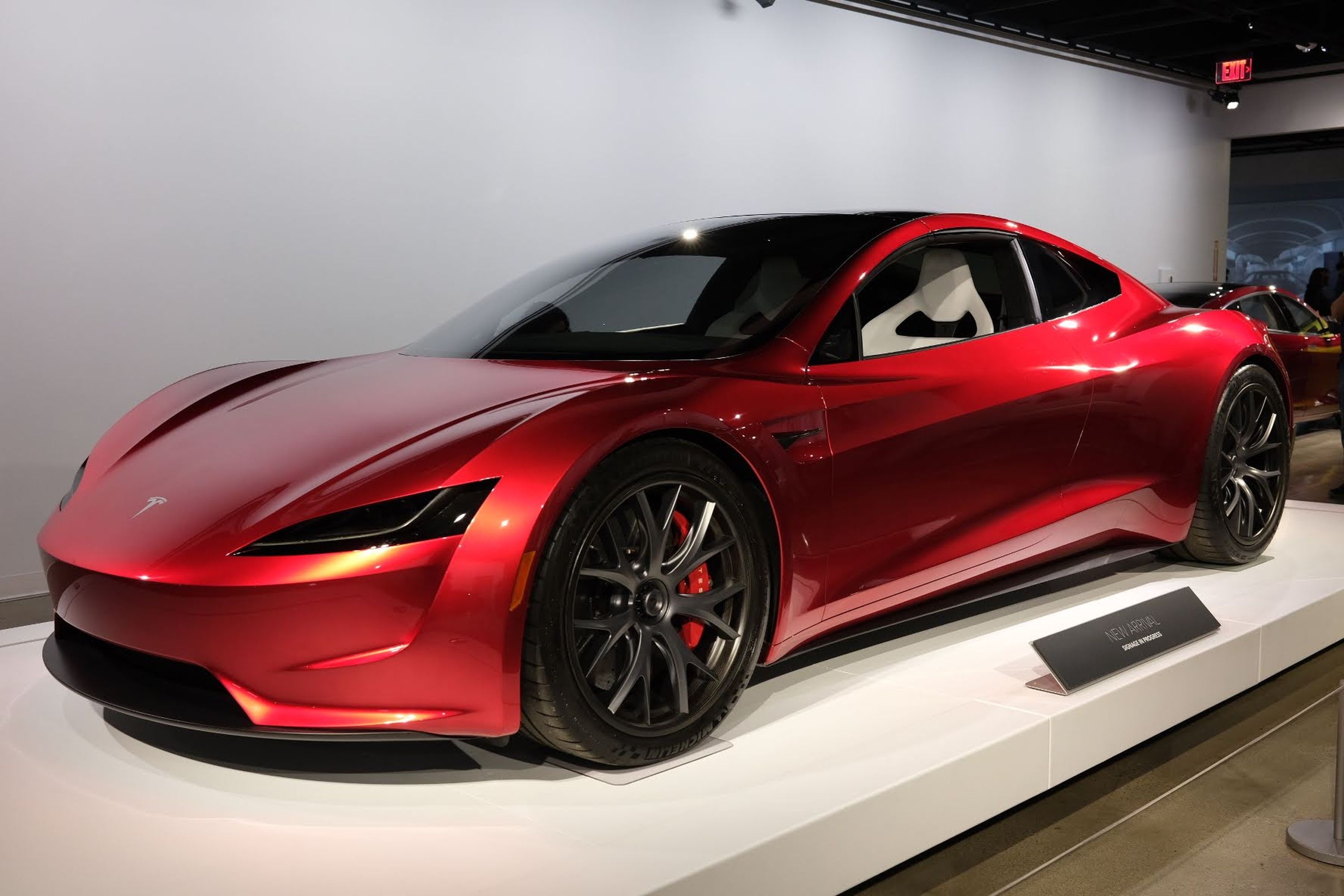 Xe dien Tesla Roadster lai lo hen voi khach hang hinh anh