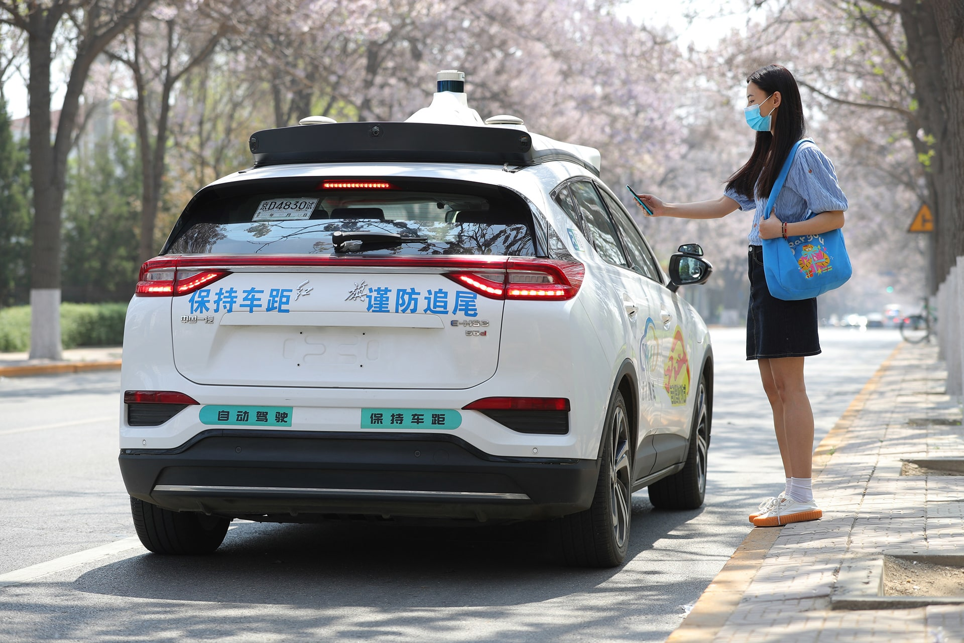 Trung Quoc tam dung cap phep robotaxi moi sau su co cua Baidu hinh anh