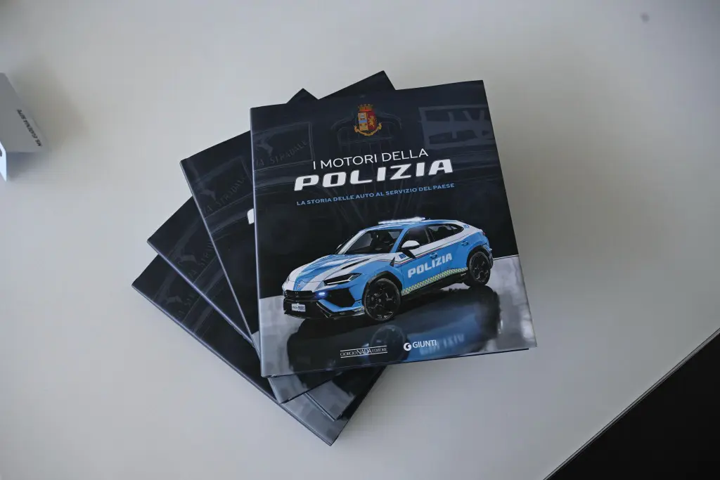 lamborghini temerario,  lamborghini,  temerari,  italy,  cảnh s&aacute;t,  cảnh s&aacute;t italy,  si&ecirc;u xe,  Polizia di Stato ảnh 7