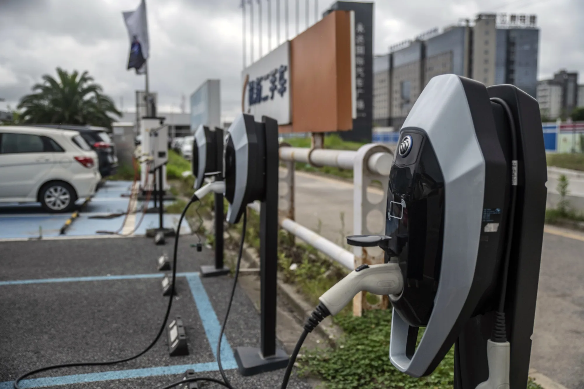 trung quoc,  xe trung quoc,  xe dien,  ev,  bev,  phev,  nhat ban,  canada,  suy giam,  doanh so anh 2