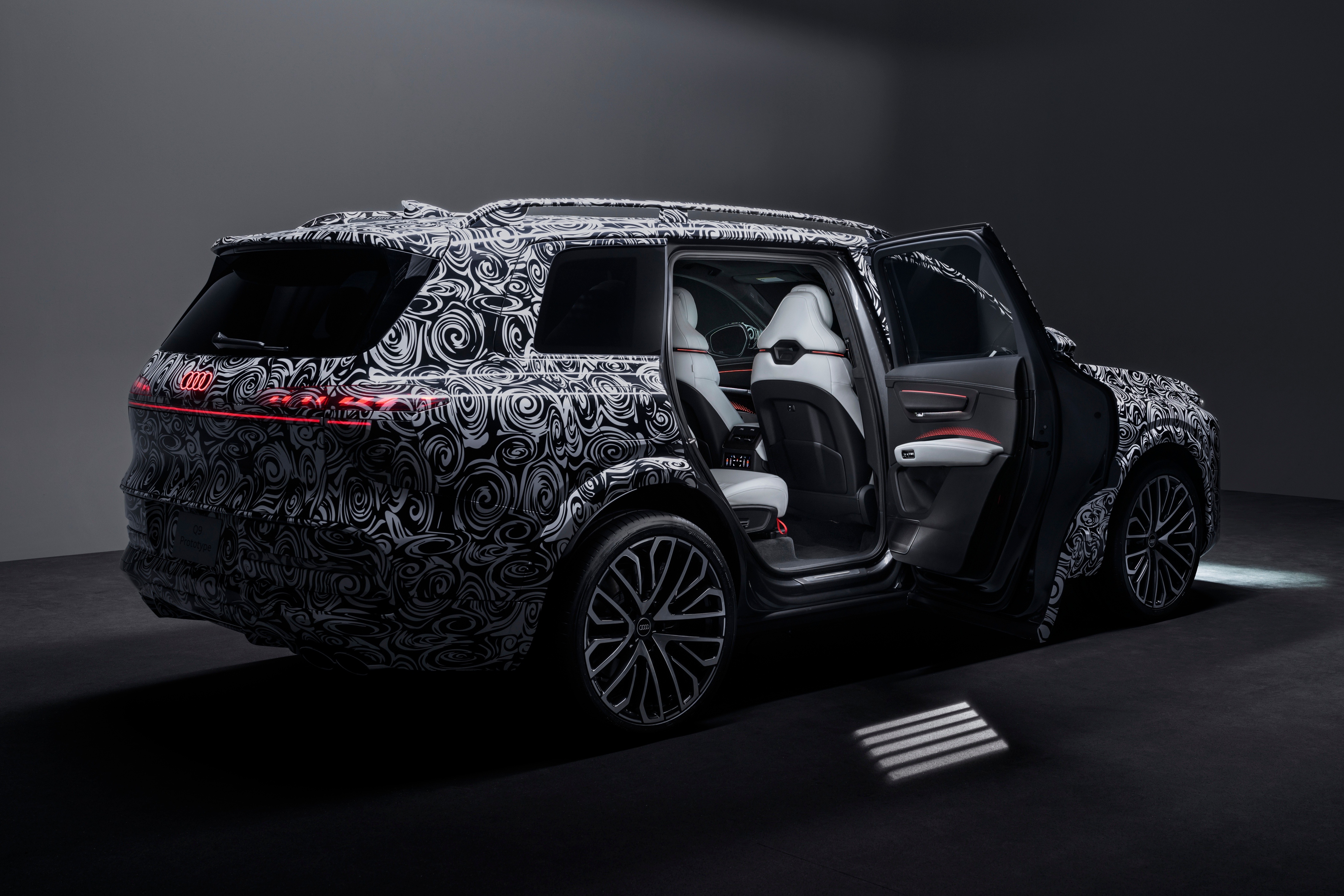 Lo noi that Audi Q9 - SUV dau bang dau Mercedes-Benz GLS, BMW X7 hinh anh