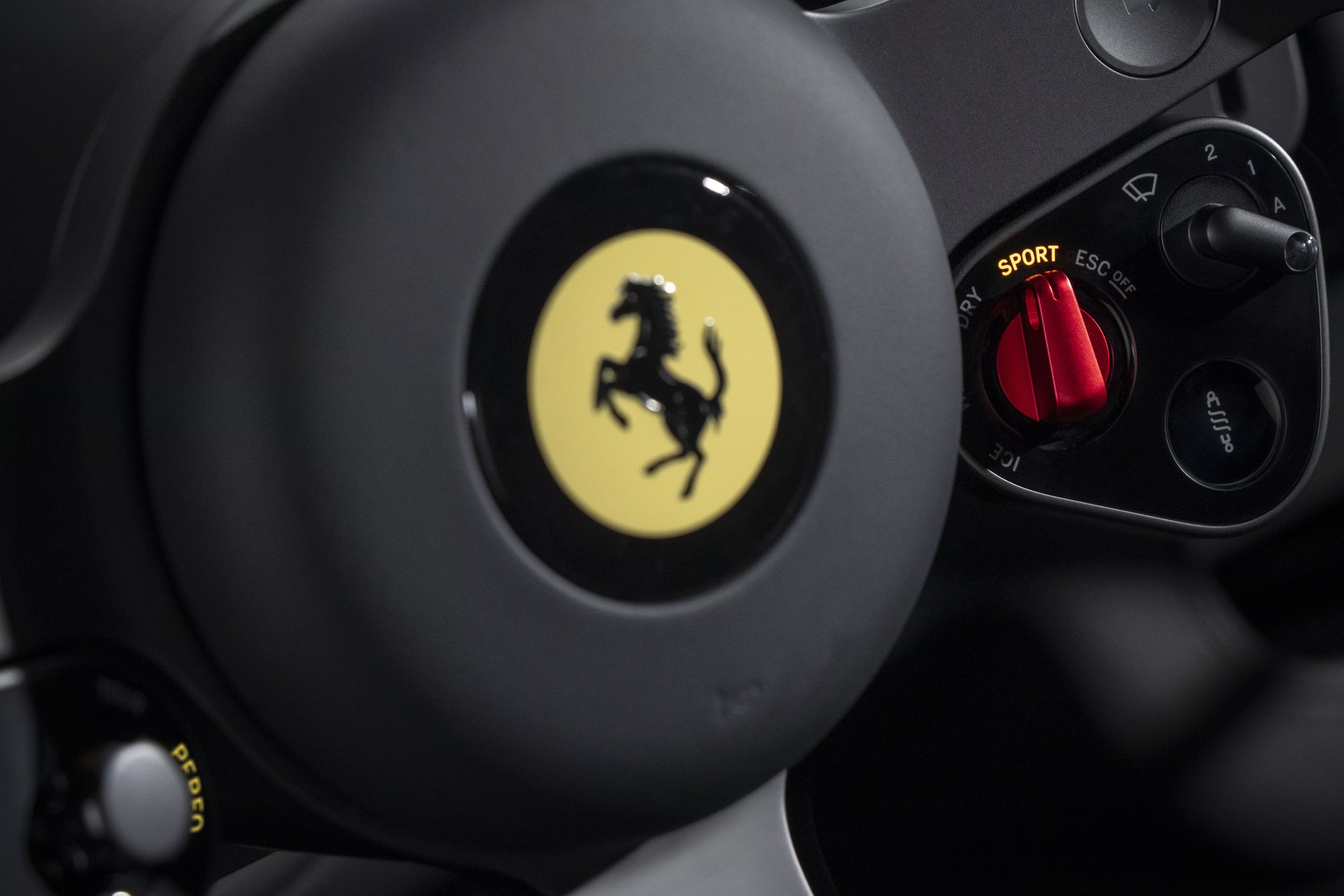 ferrari luce,  ferrari,  luce,  sieu xe,  xe dien,  thuan dien,  sieu xe dien anh 4