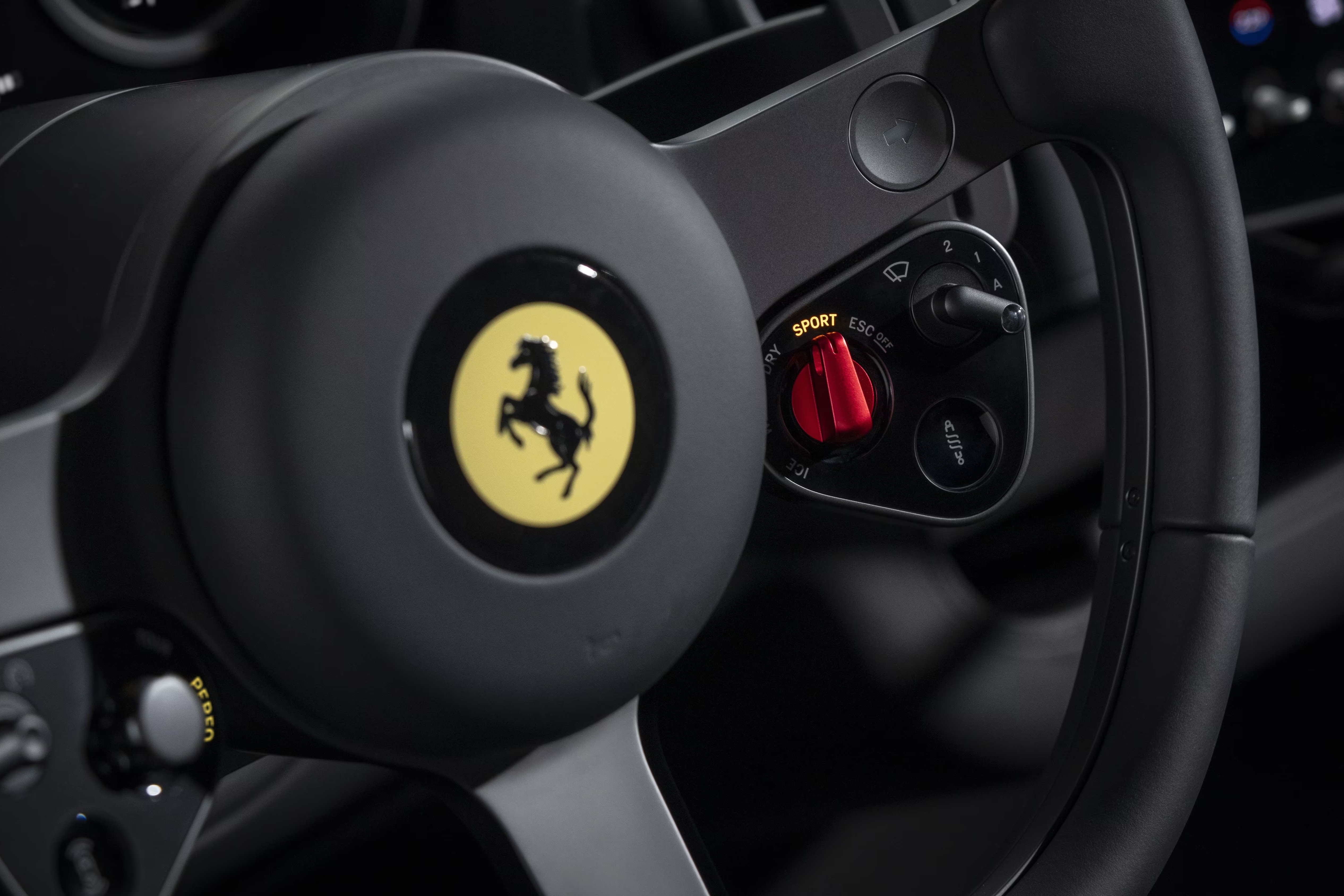 ferrari luce,  ferrari,  luce,  xe dien,  thuan dien,  ev,  sieu xe anh 10