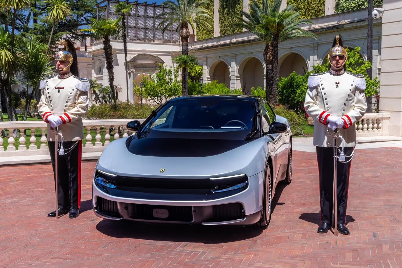 ferrari luce,  xe dien,  sieu xe,  sieu xe dien,  luce,  ferrari,  co phieu,  ev anh 5