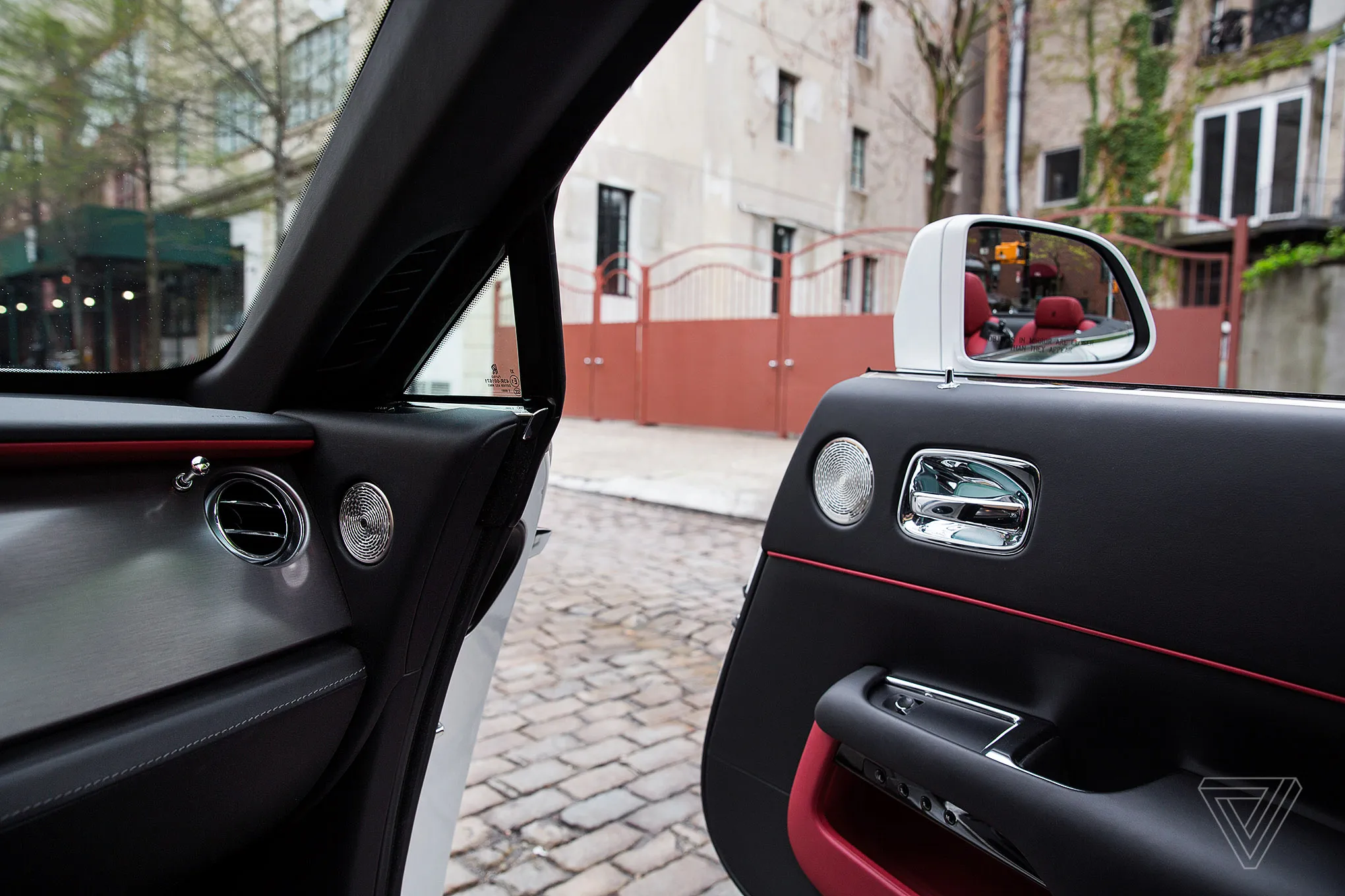 cua mo nguoc,  ferrari,  luce,  ferrari luce,  rolls-royce,  suicide door,  coach door,  toyota,  honda,  mazda,  my,  an toan anh 3