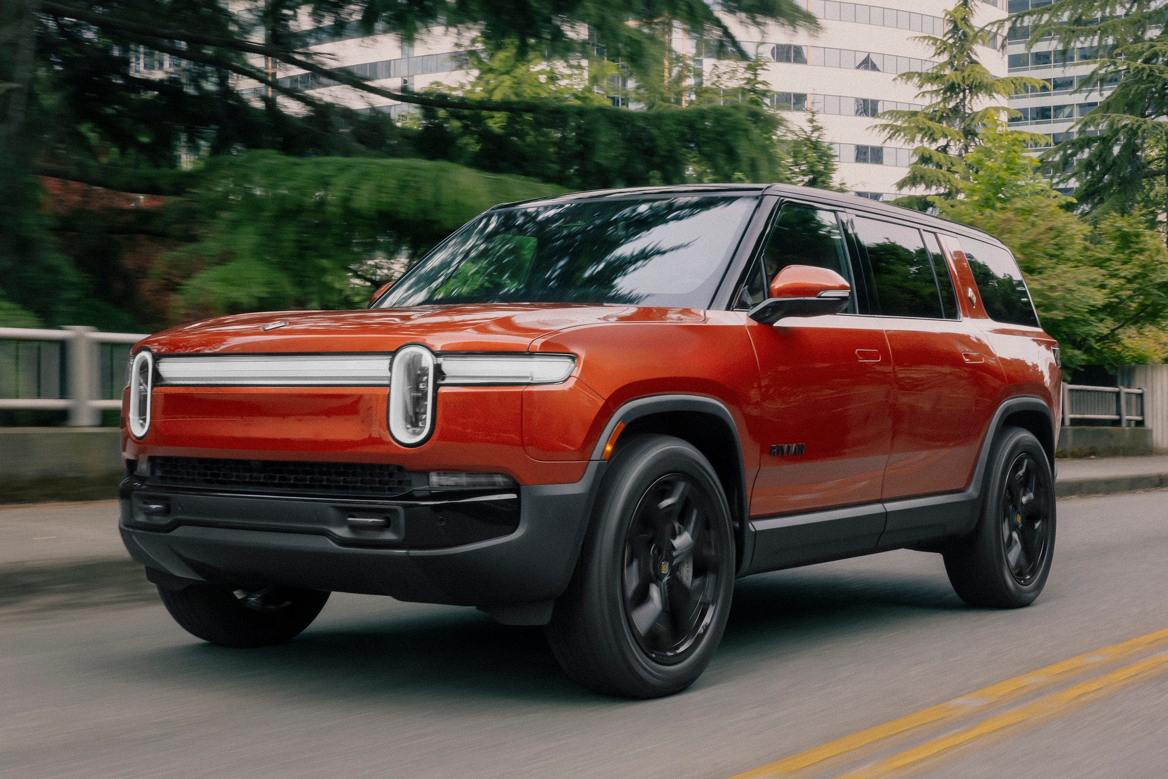 rivian,  xe dien,  my,  nhtsa,  r1,  r1s,  r1t,  an toan anh 3