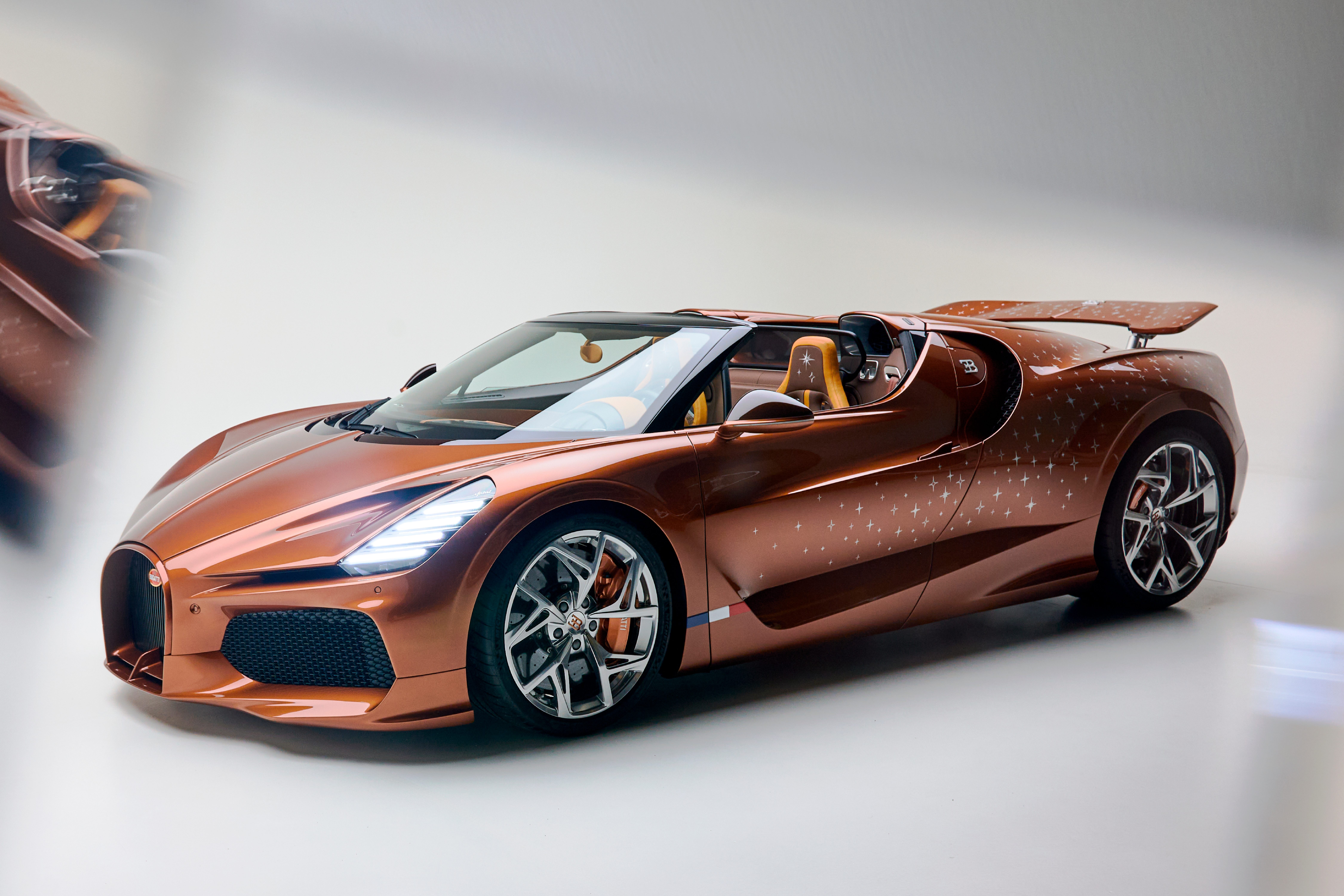 Sieu xe Bugatti W16 Mistral lay cam hung tu tieu thuyet 'Hoang Tu Be' hinh anh